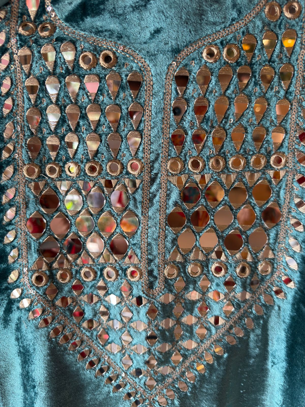 VELVET WITH BRASSO SHAWLS