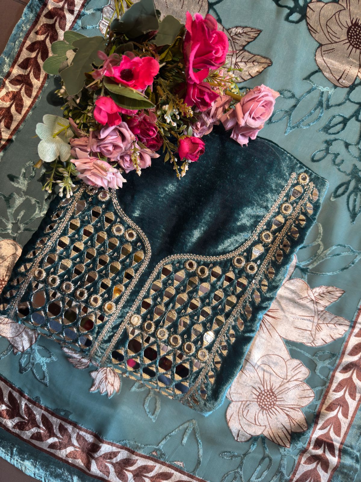 VELVET WITH BRASSO SHAWLS