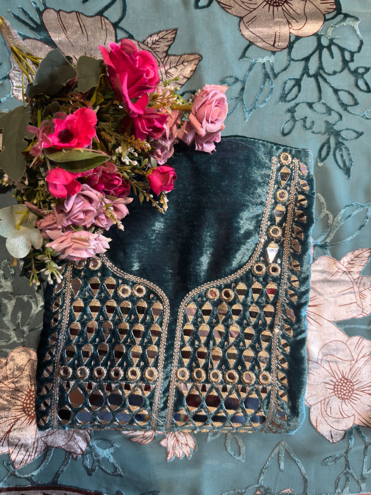 VELVET WITH BRASSO SHAWLS