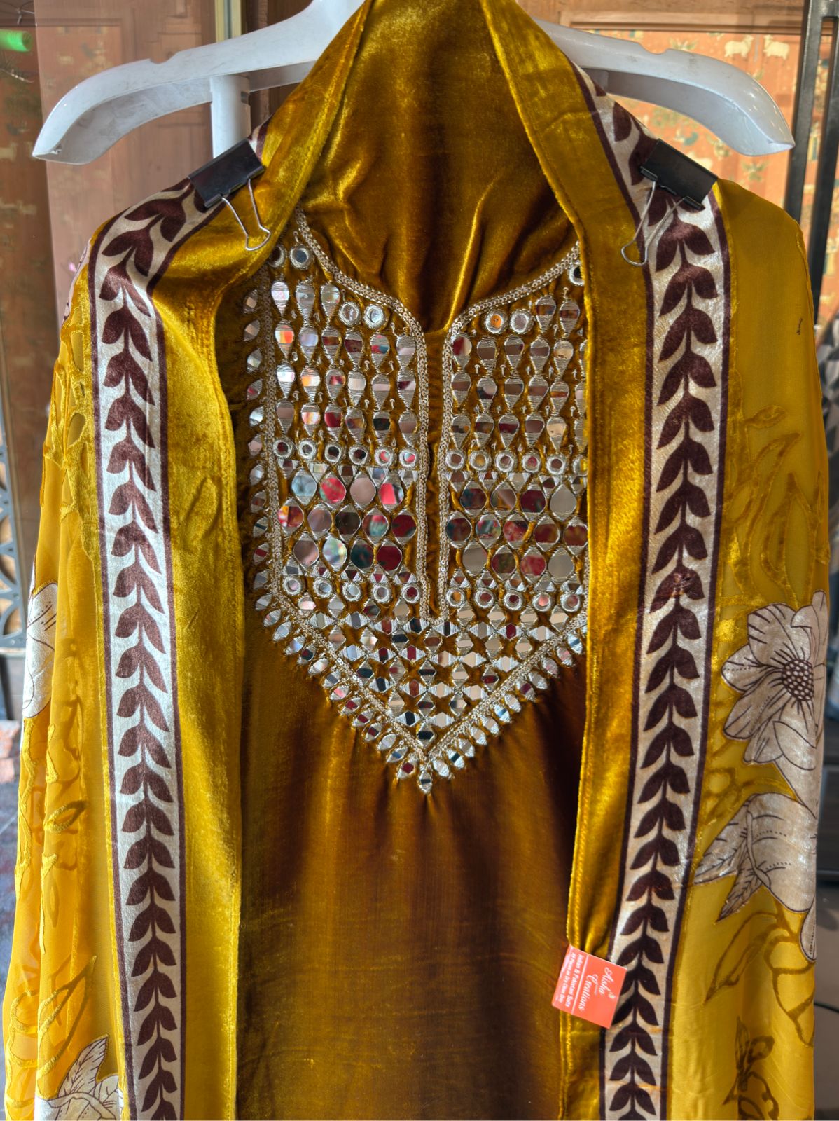 VELVET WITH BRASSO SHAWLS