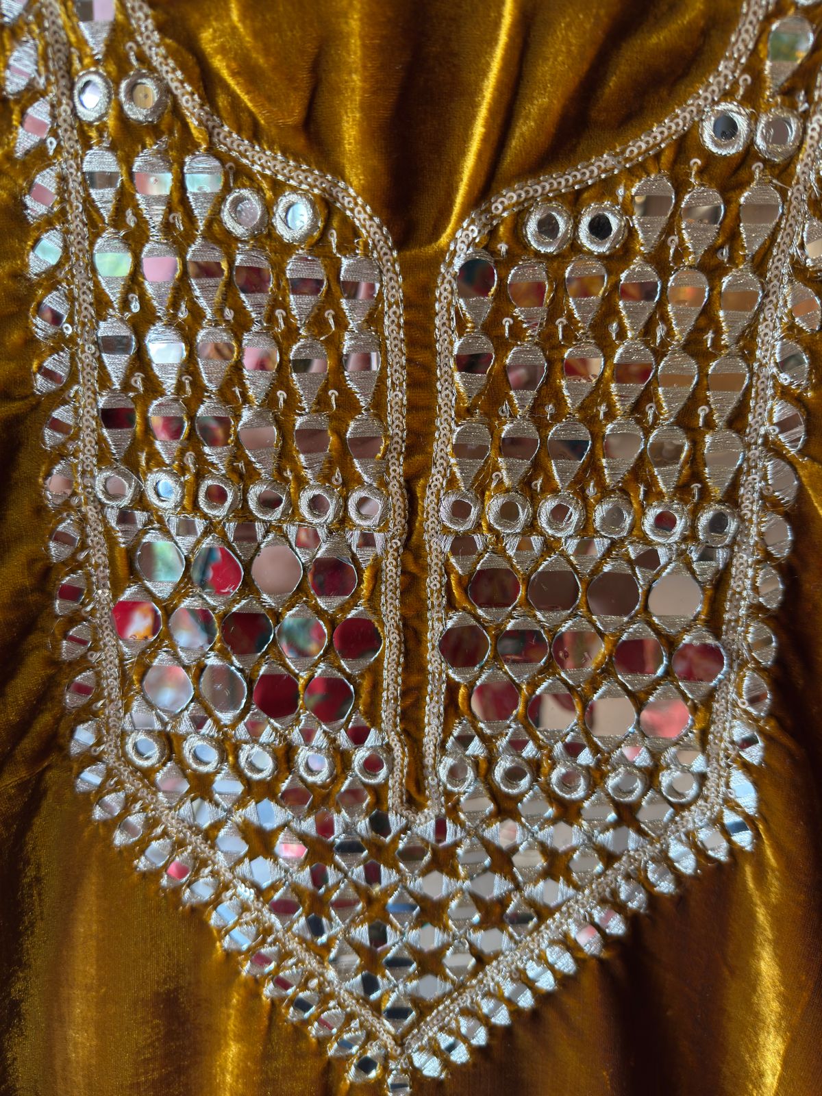 VELVET WITH BRASSO SHAWLS