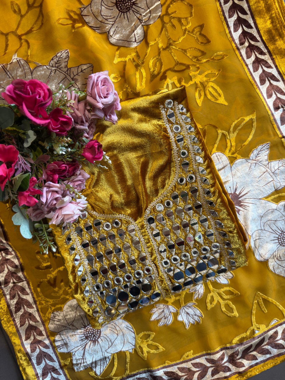 VELVET WITH BRASSO SHAWLS