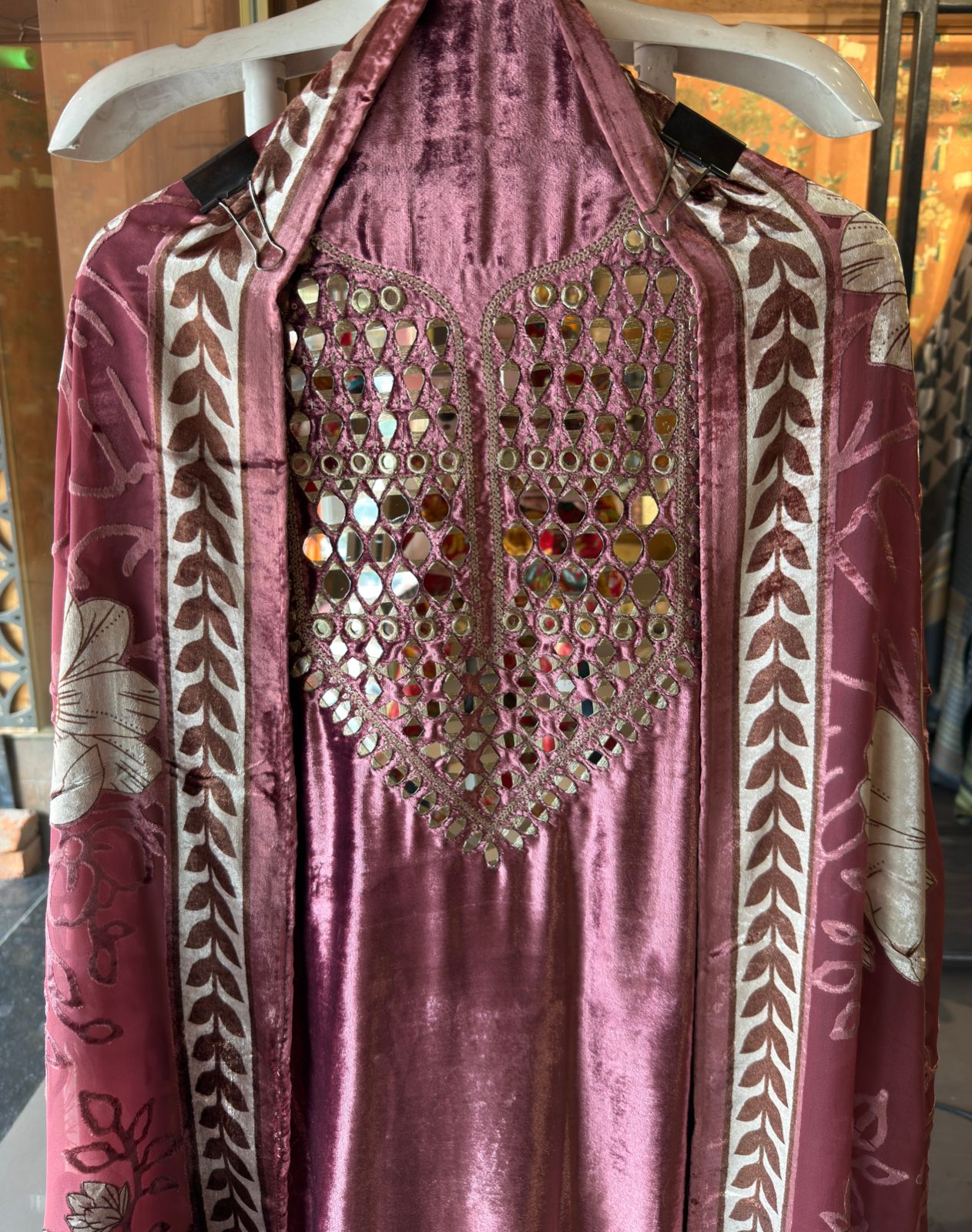 VELVET WITH BRASSO SHAWLS