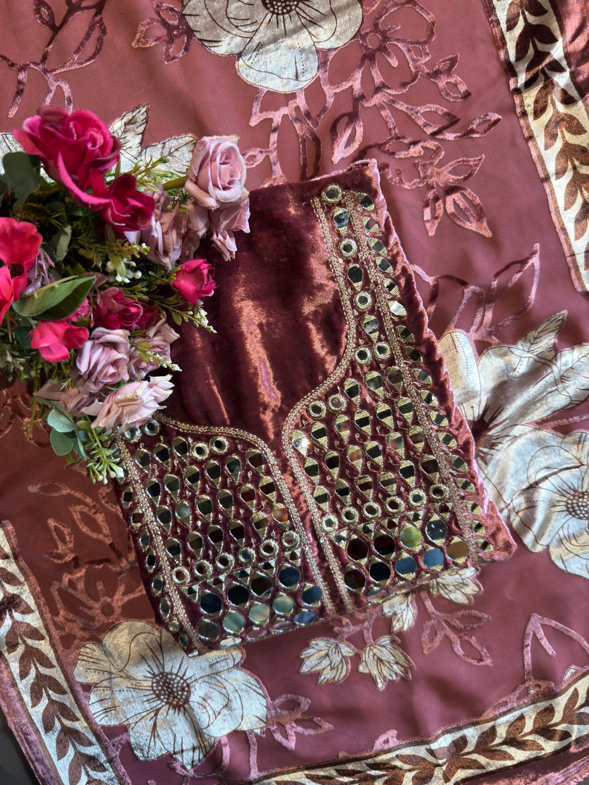 VELVET WITH BRASSO SHAWLS