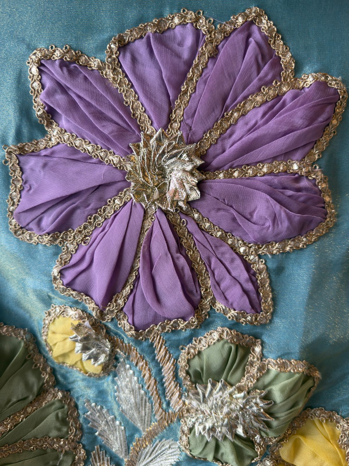 Stunning tissue suit