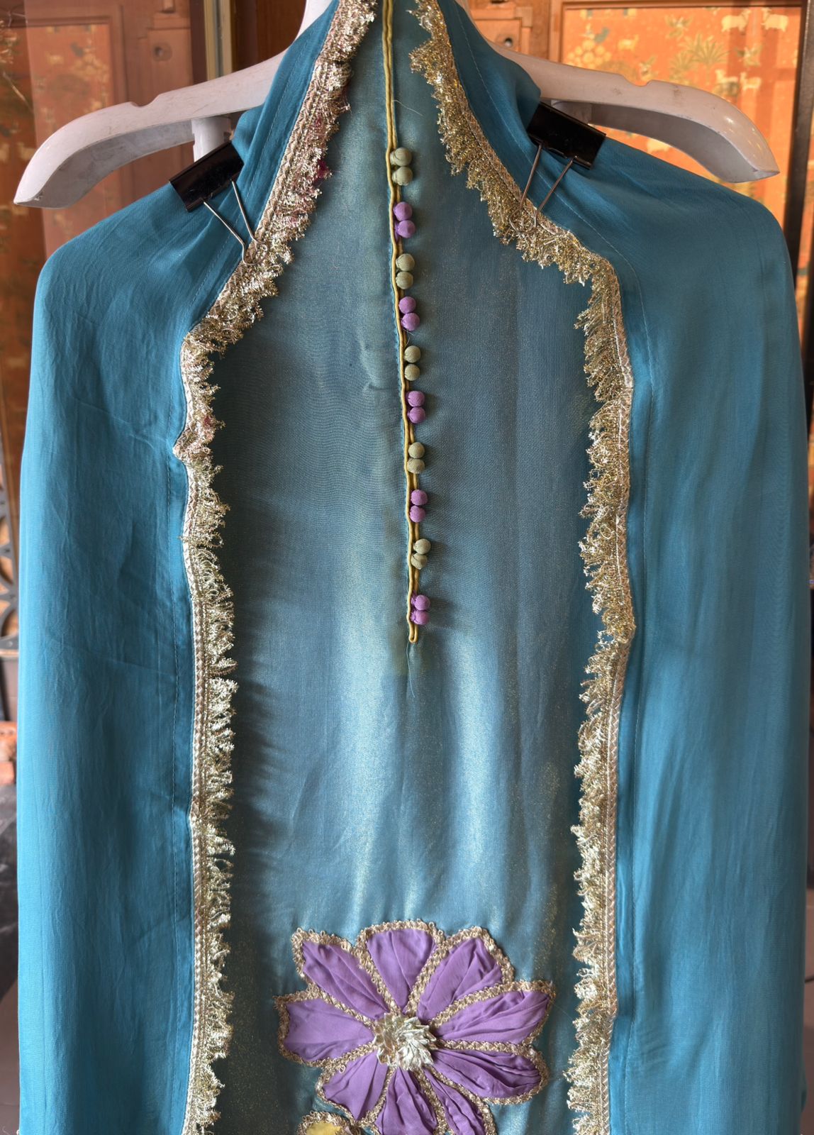 Stunning tissue suit