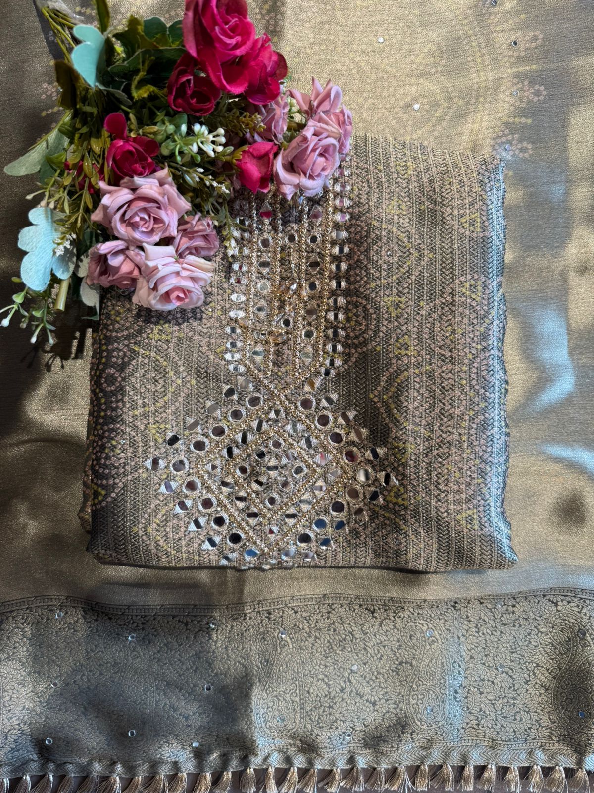 Bandhani Jacquard Unstitched Suit