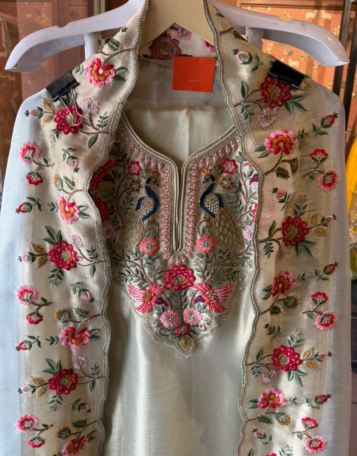 Smooth giraffe tissue fabric suit