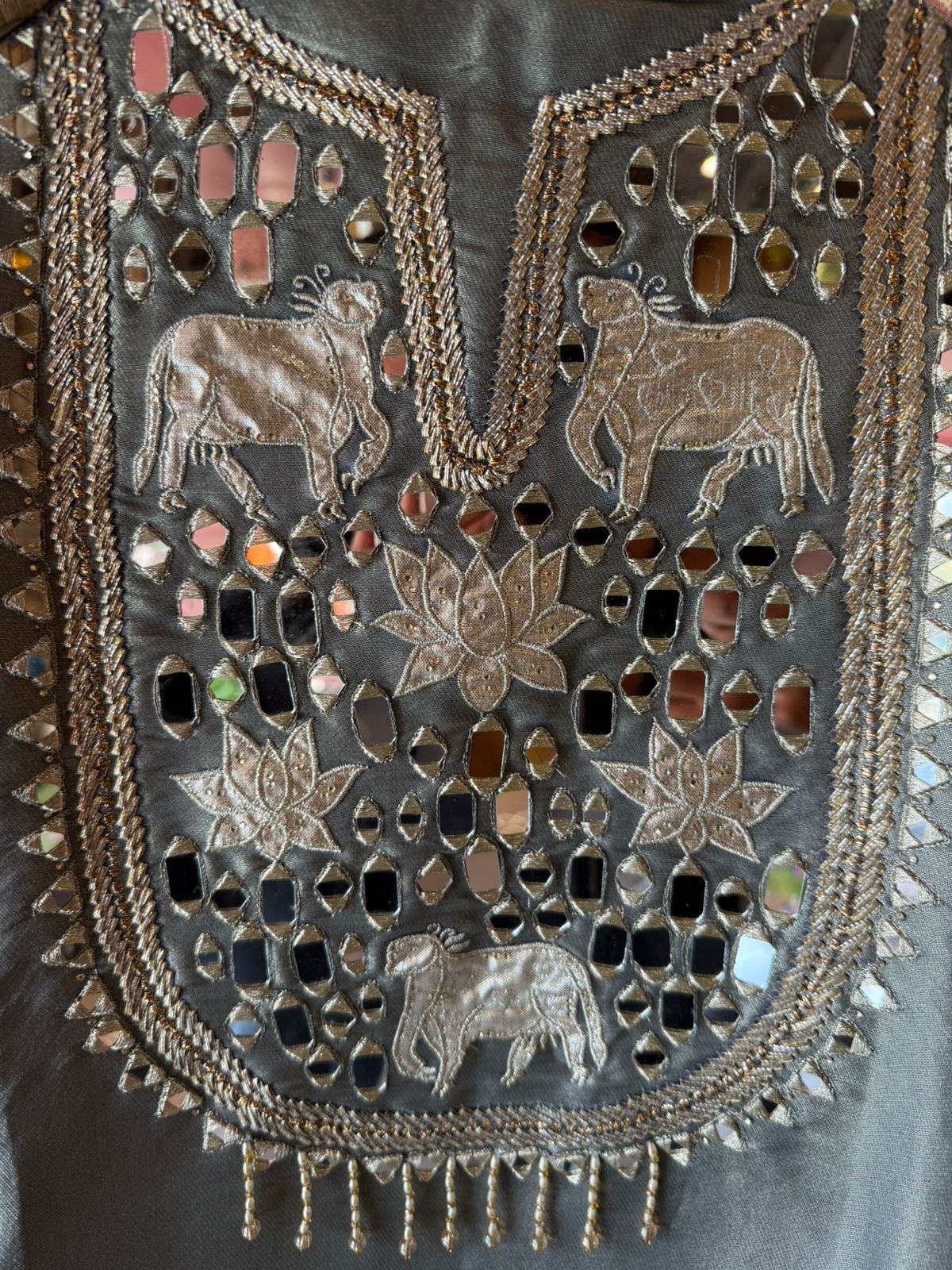 Silvery Giraffe-Tissue Suit