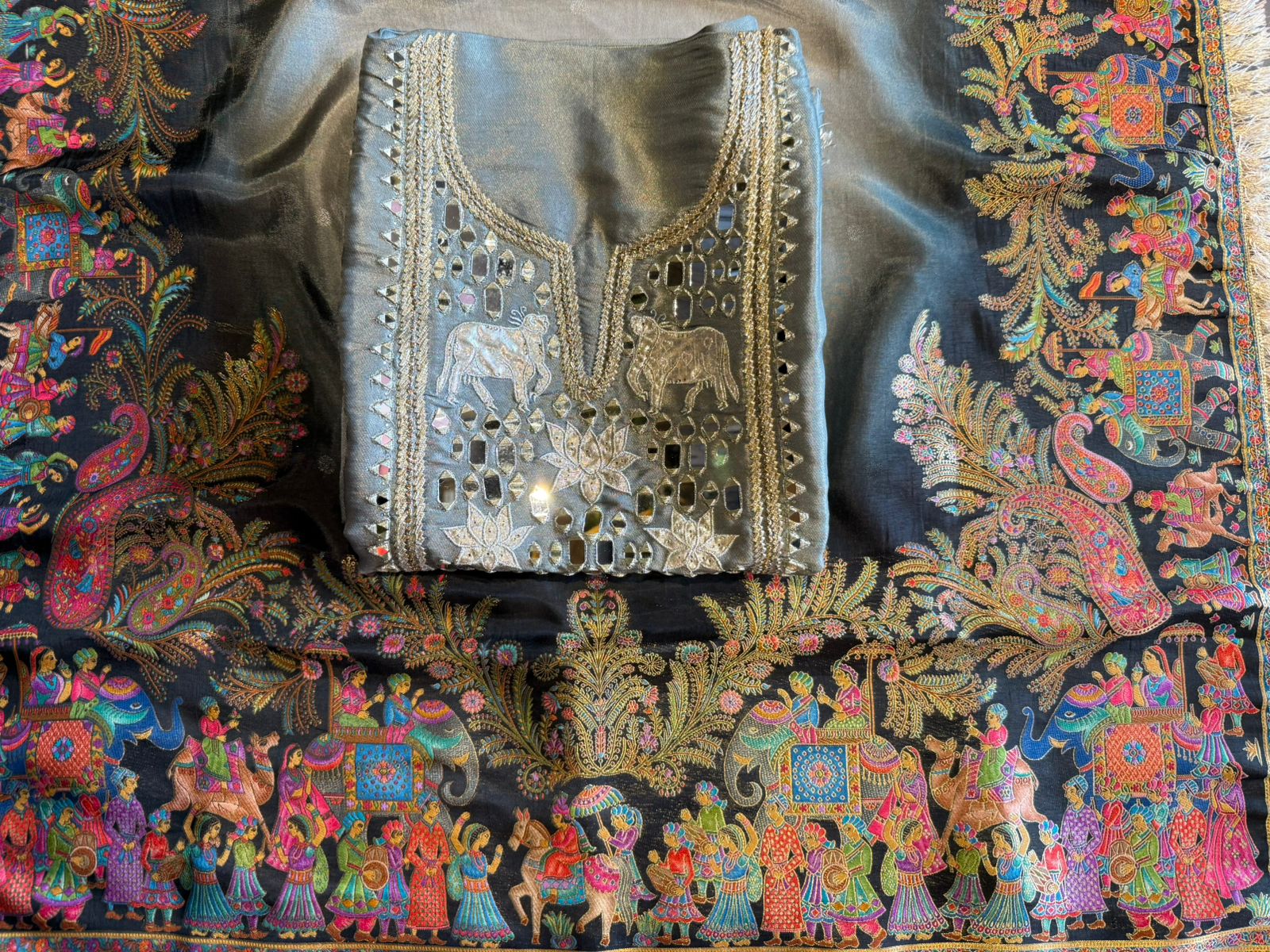 Silvery Giraffe-Tissue Suit