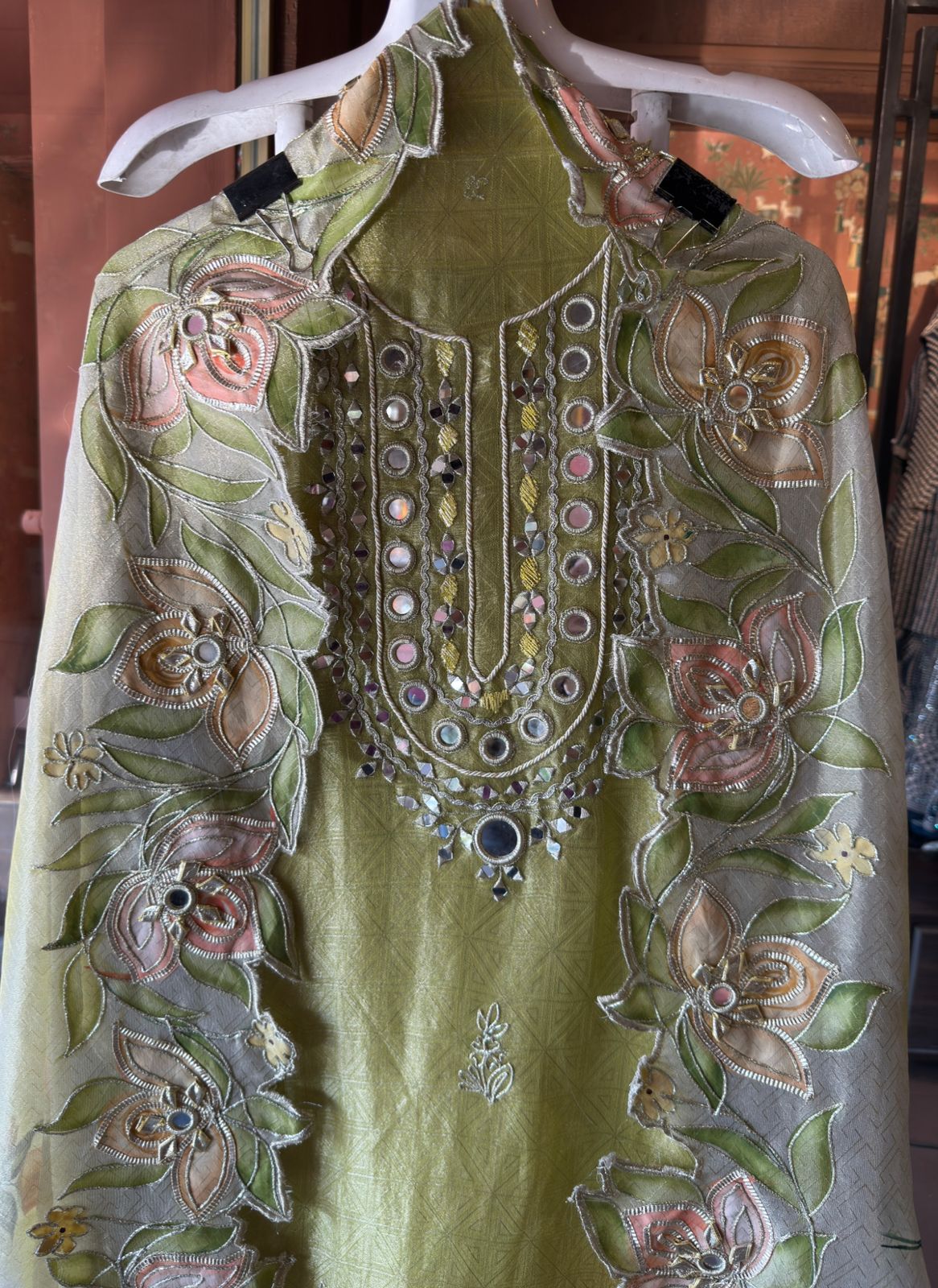 Giraffe tissue beautiful Suit