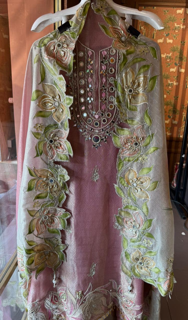 Giraffe tissue beautiful Suit