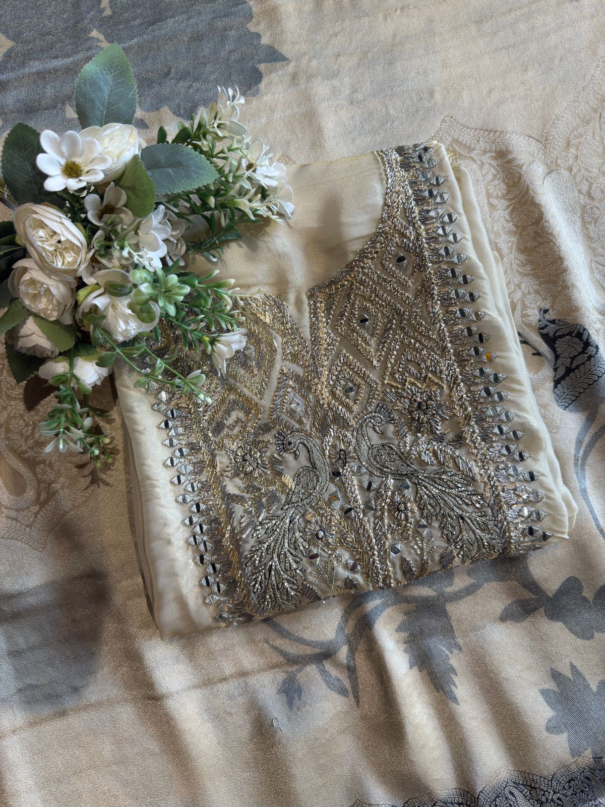Giraffe tissue fabric suit