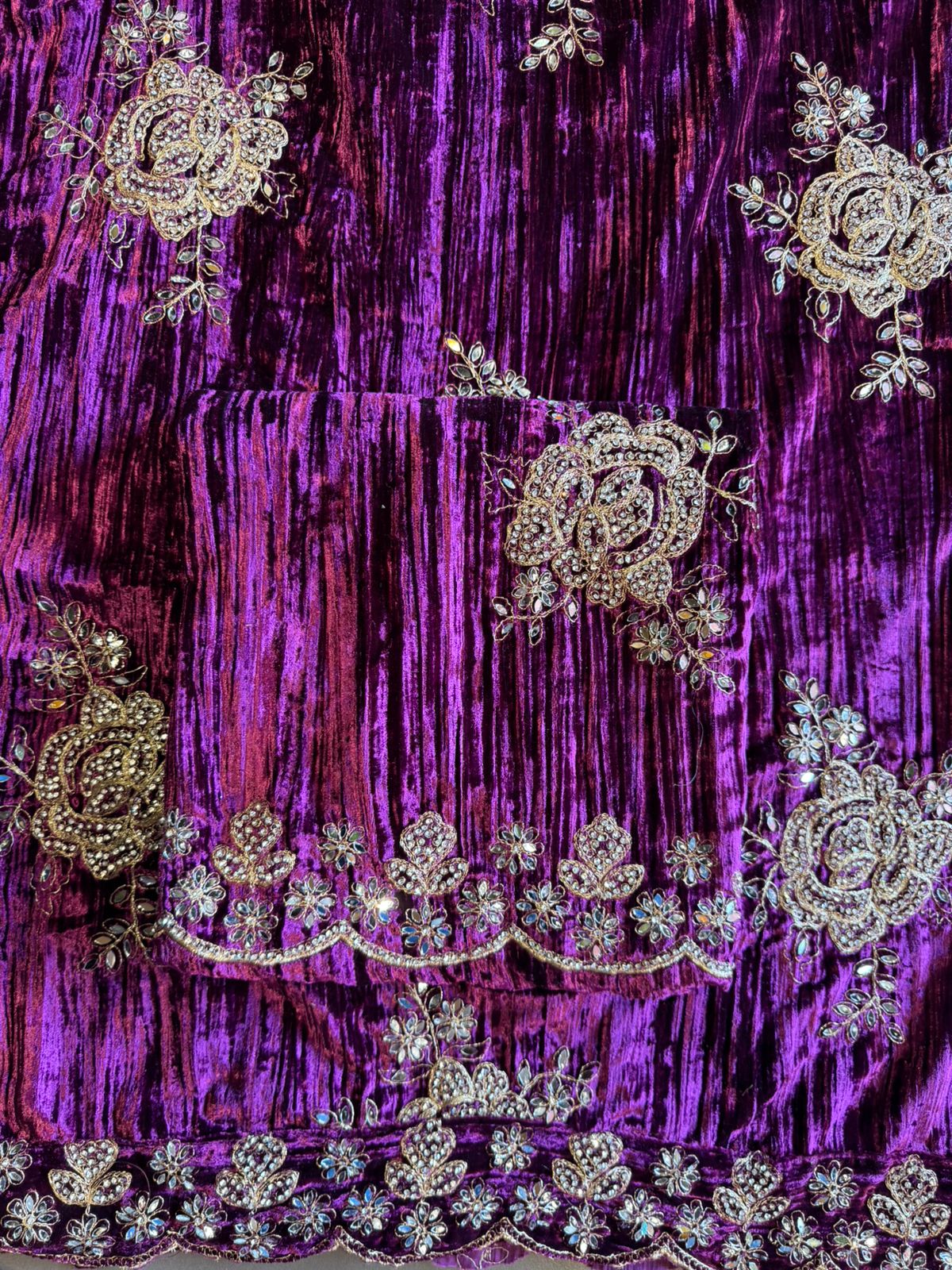 Crushed velvet unstitched Suits