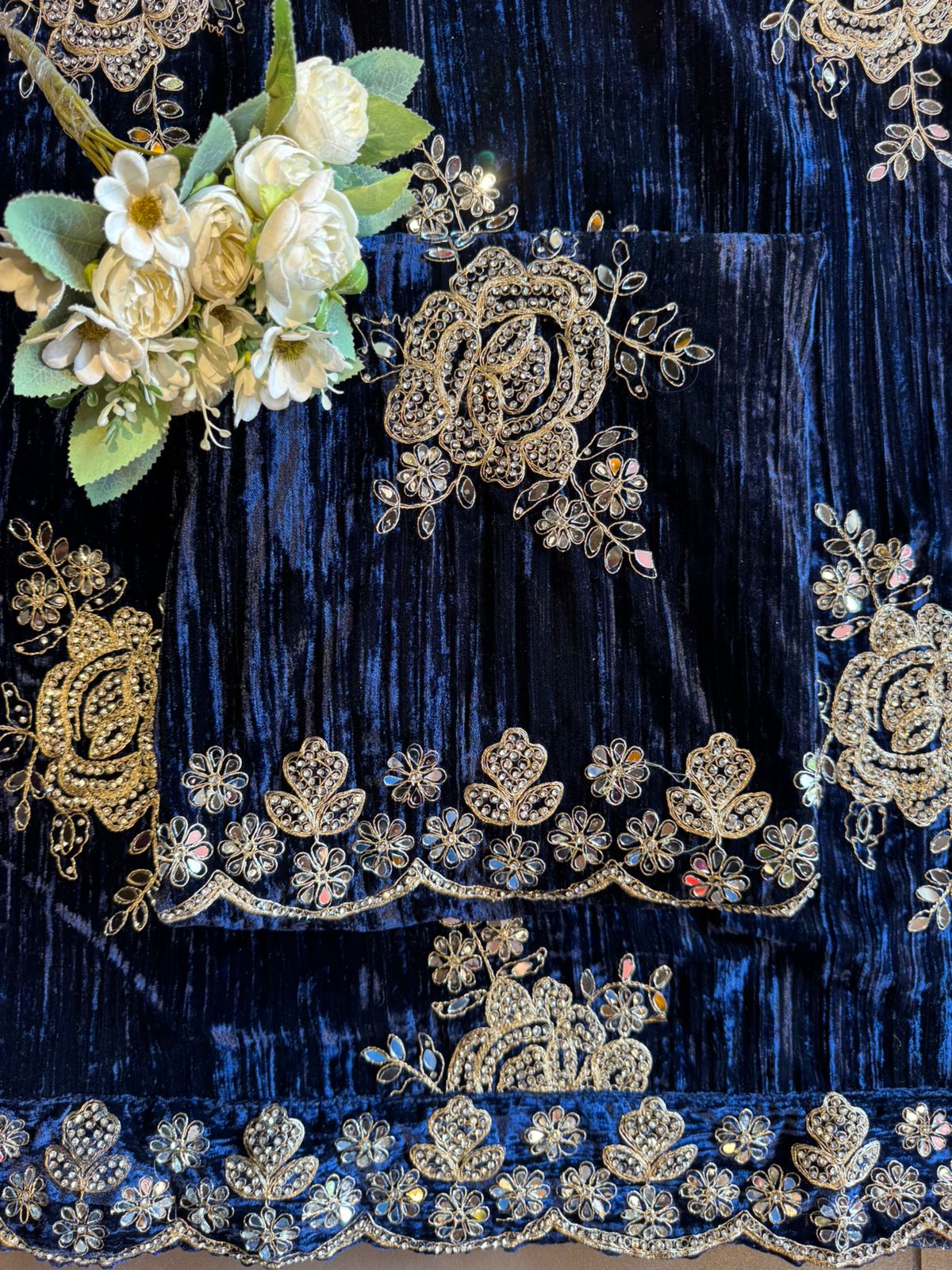 Crushed velvet unstitched Suits