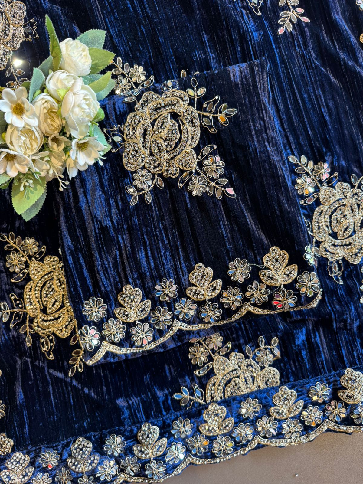 Crushed velvet unstitched Suits