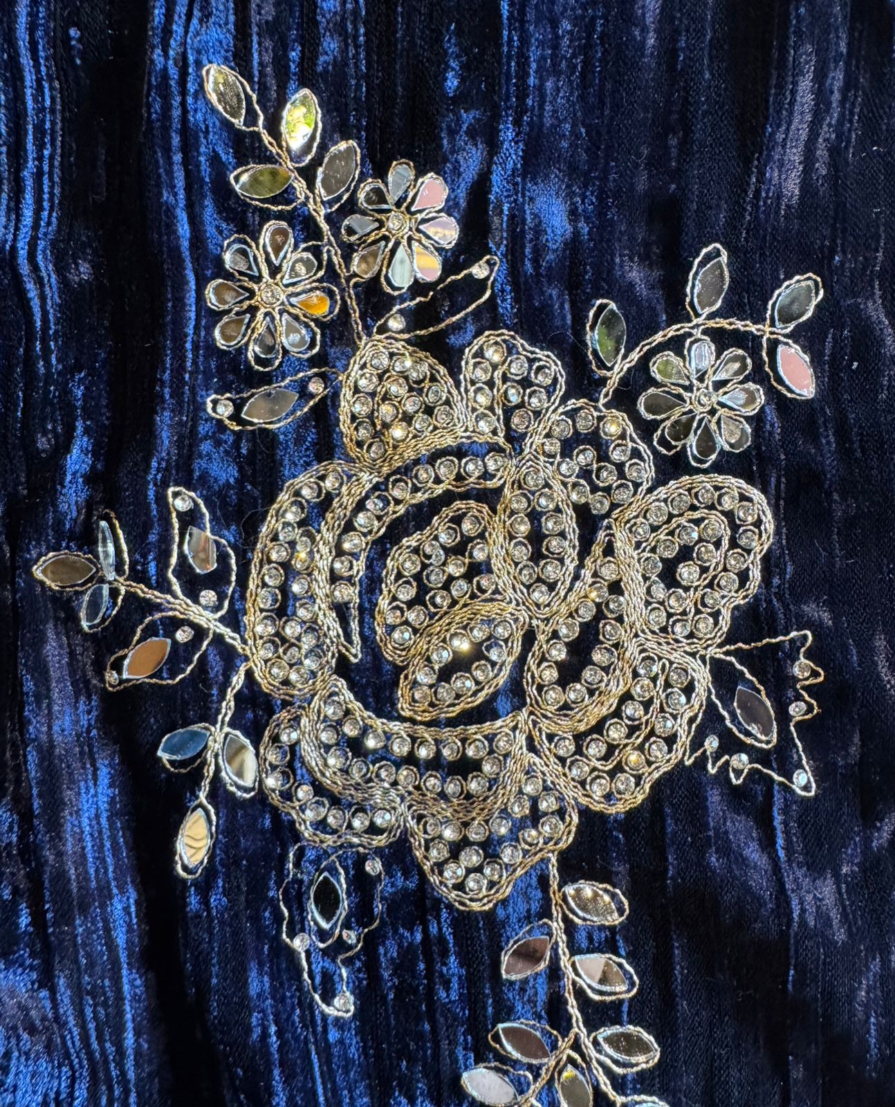 Crushed velvet unstitched Suits