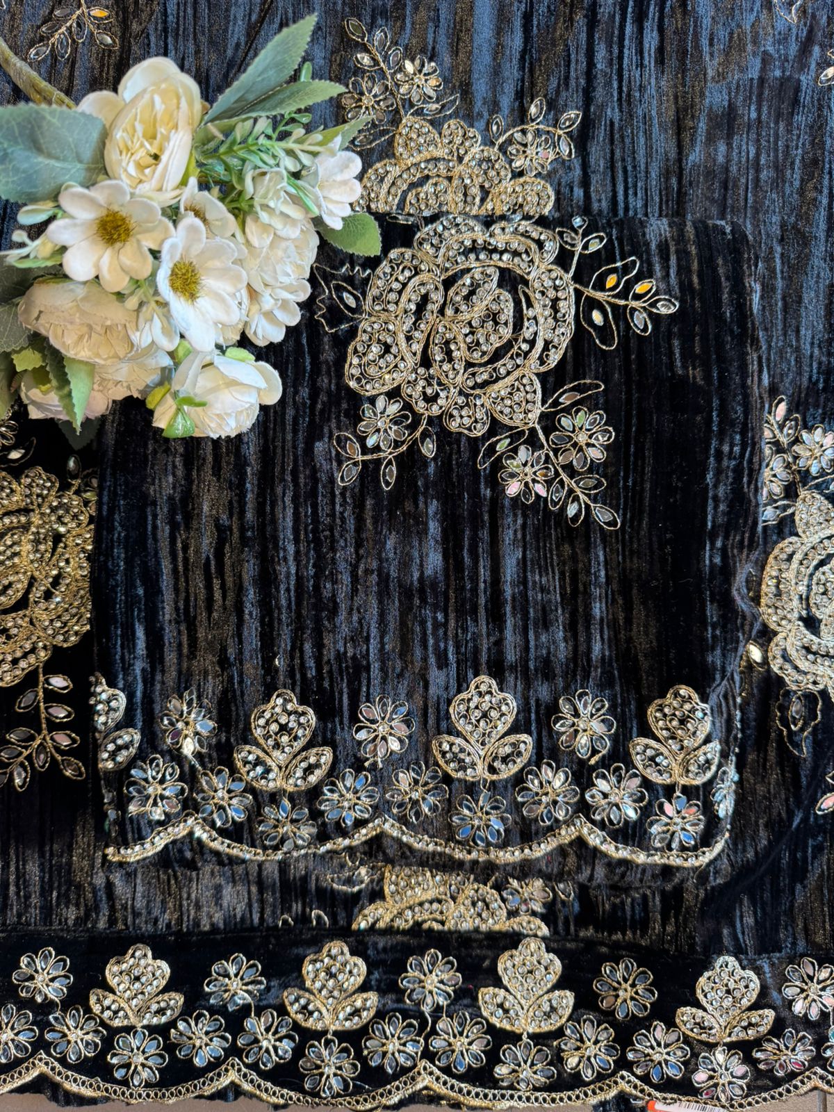 Crushed velvet unstitched Suits