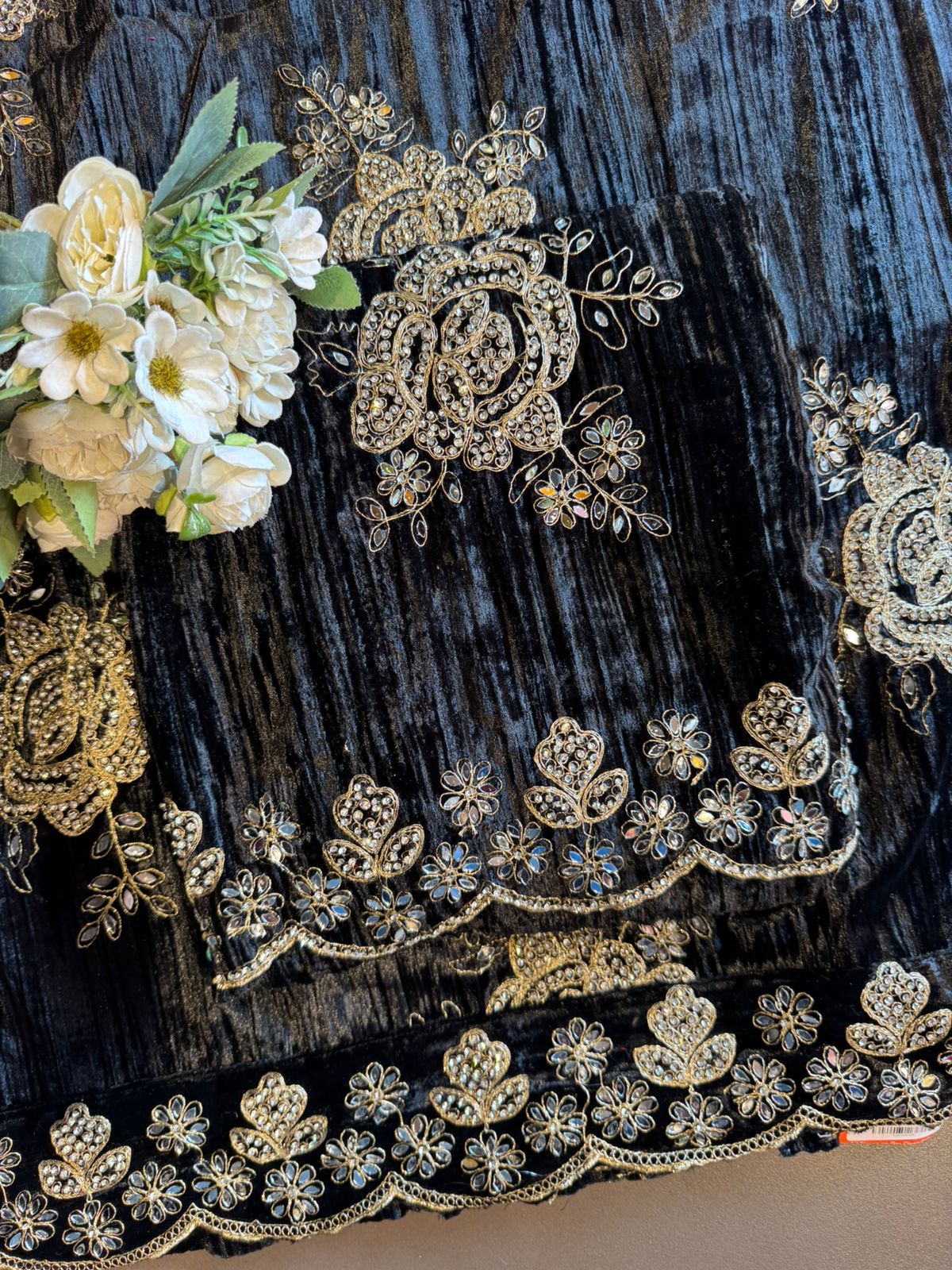 Crushed velvet unstitched Suits