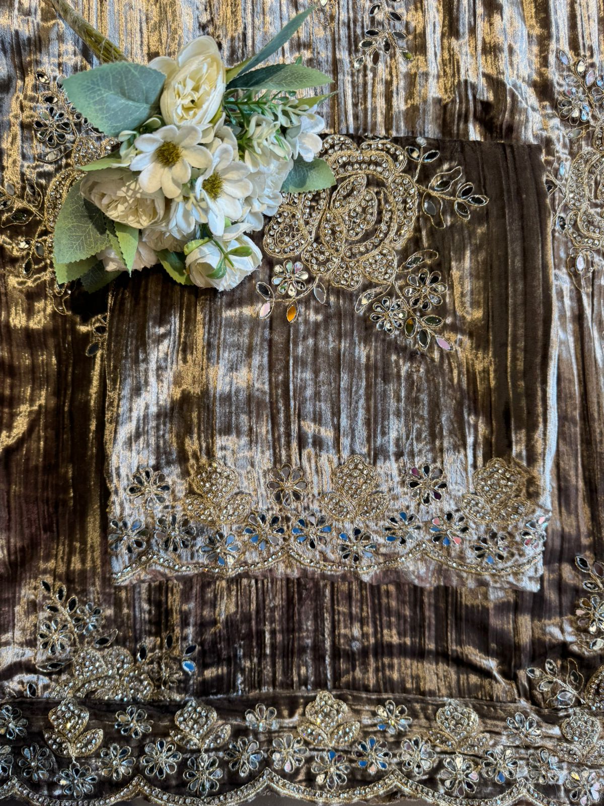 Crushed velvet unstitched Suits