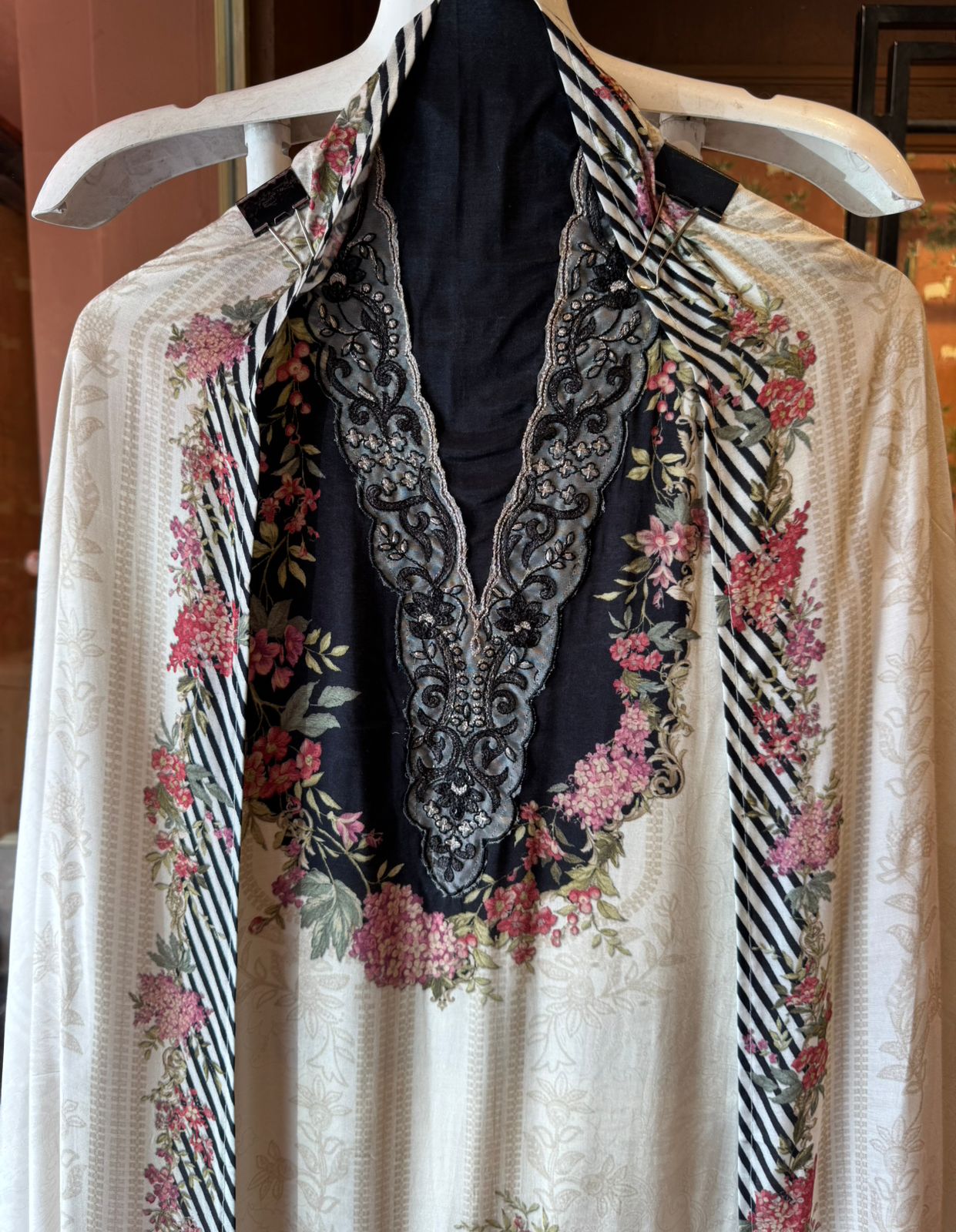 PAKISTANI UNSTITCHED SUIT