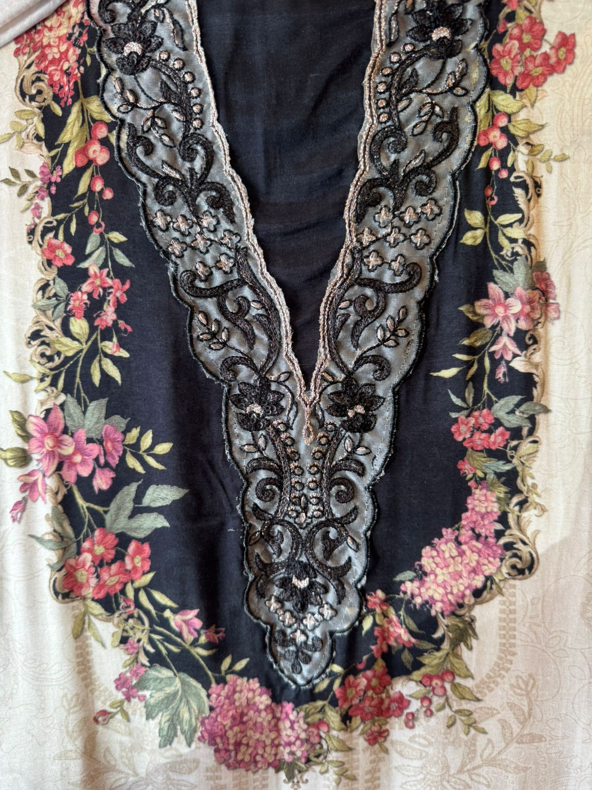 PAKISTANI UNSTITCHED SUIT