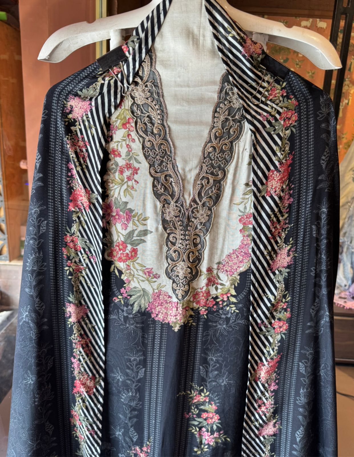 PAKISTANI UNSTITCHED SUIT