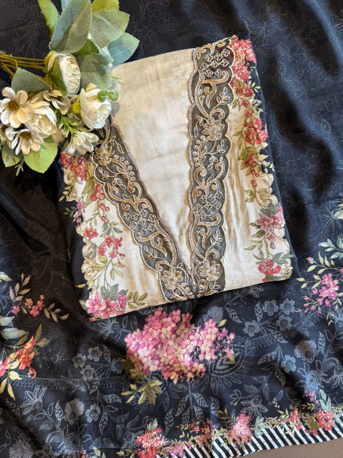 PAKISTANI UNSTITCHED SUIT