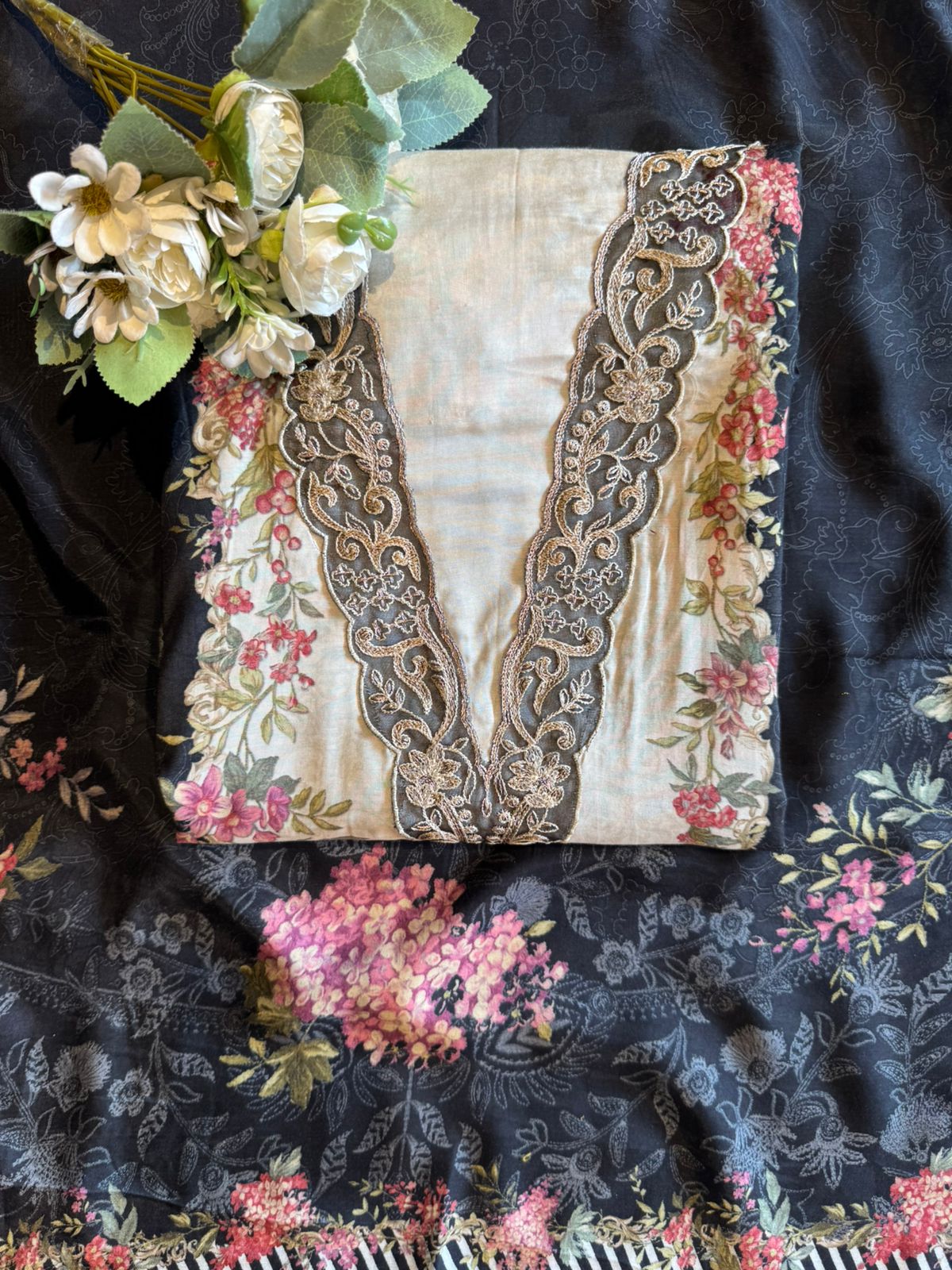 PAKISTANI UNSTITCHED SUIT