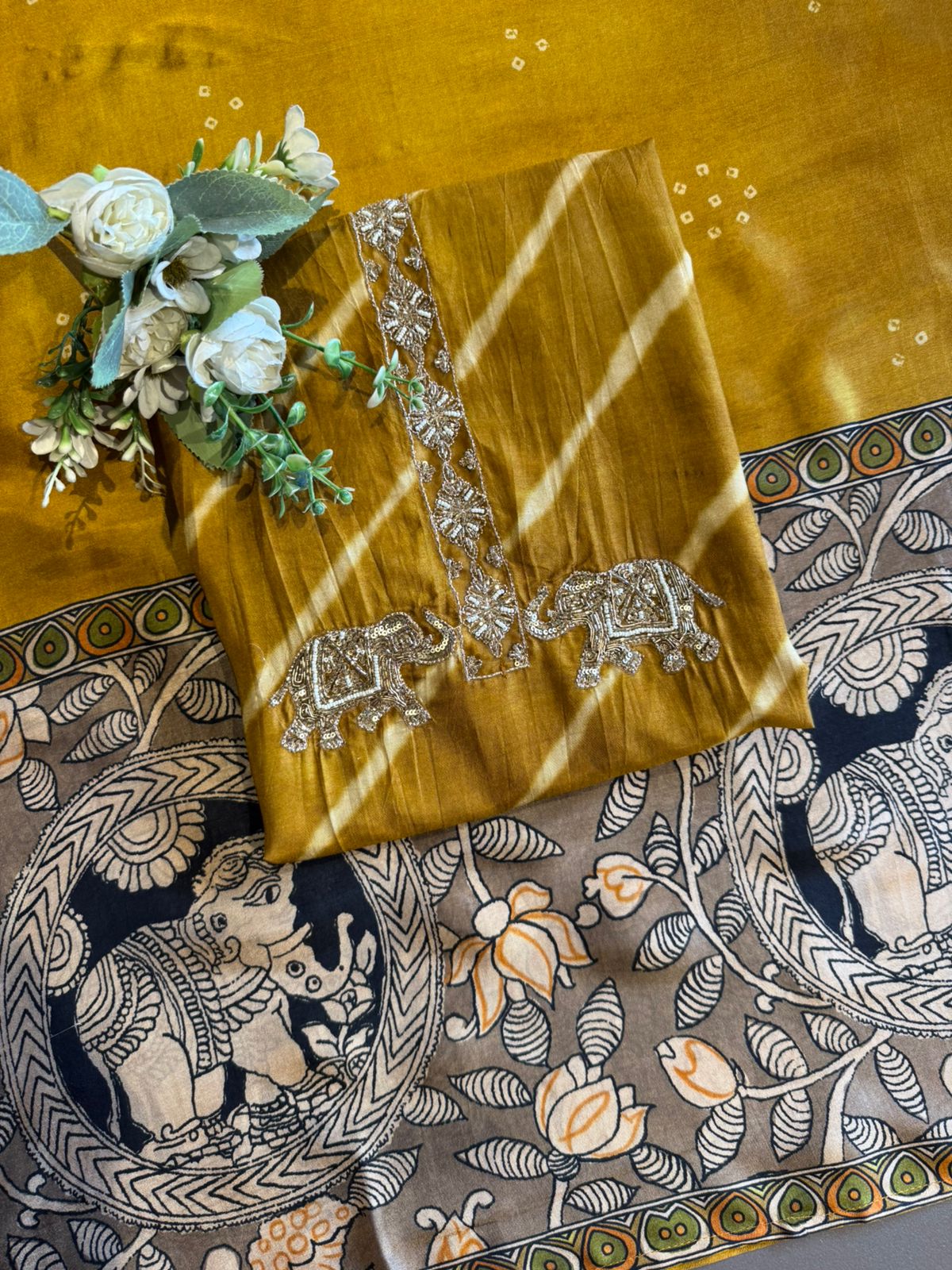 Striking ethnic kurta