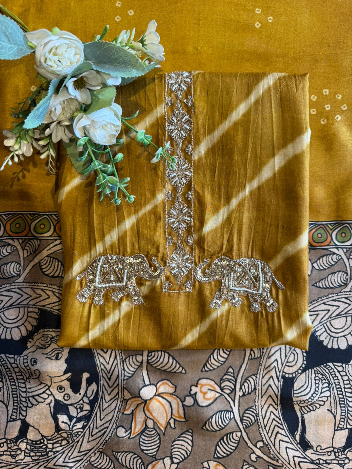 Striking ethnic kurta