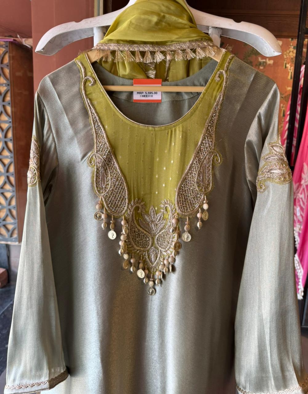Elegant ethnic giraffe tissue base kurta