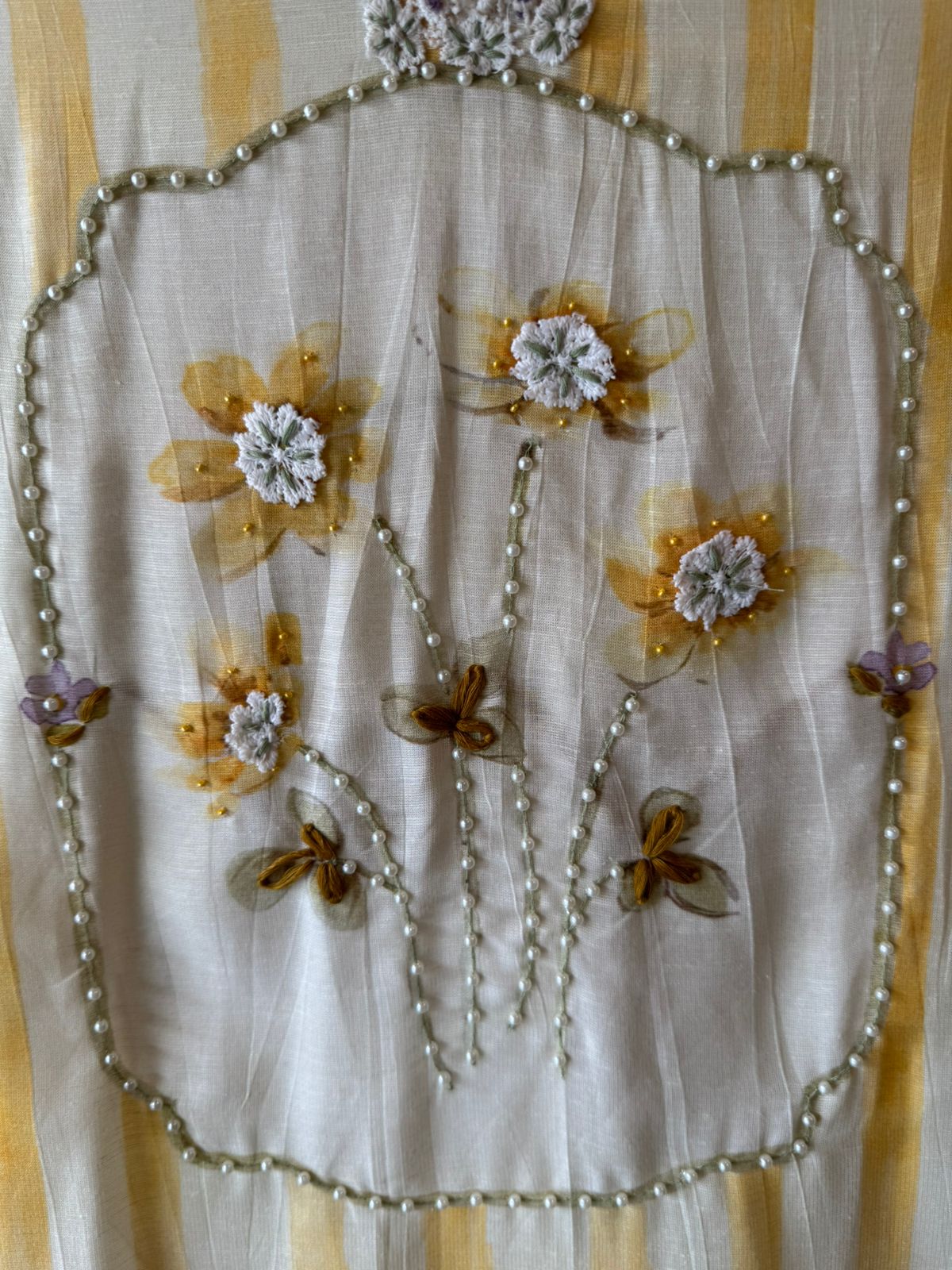 Elegant Floral Unstitched suit Set on Pure Muslin