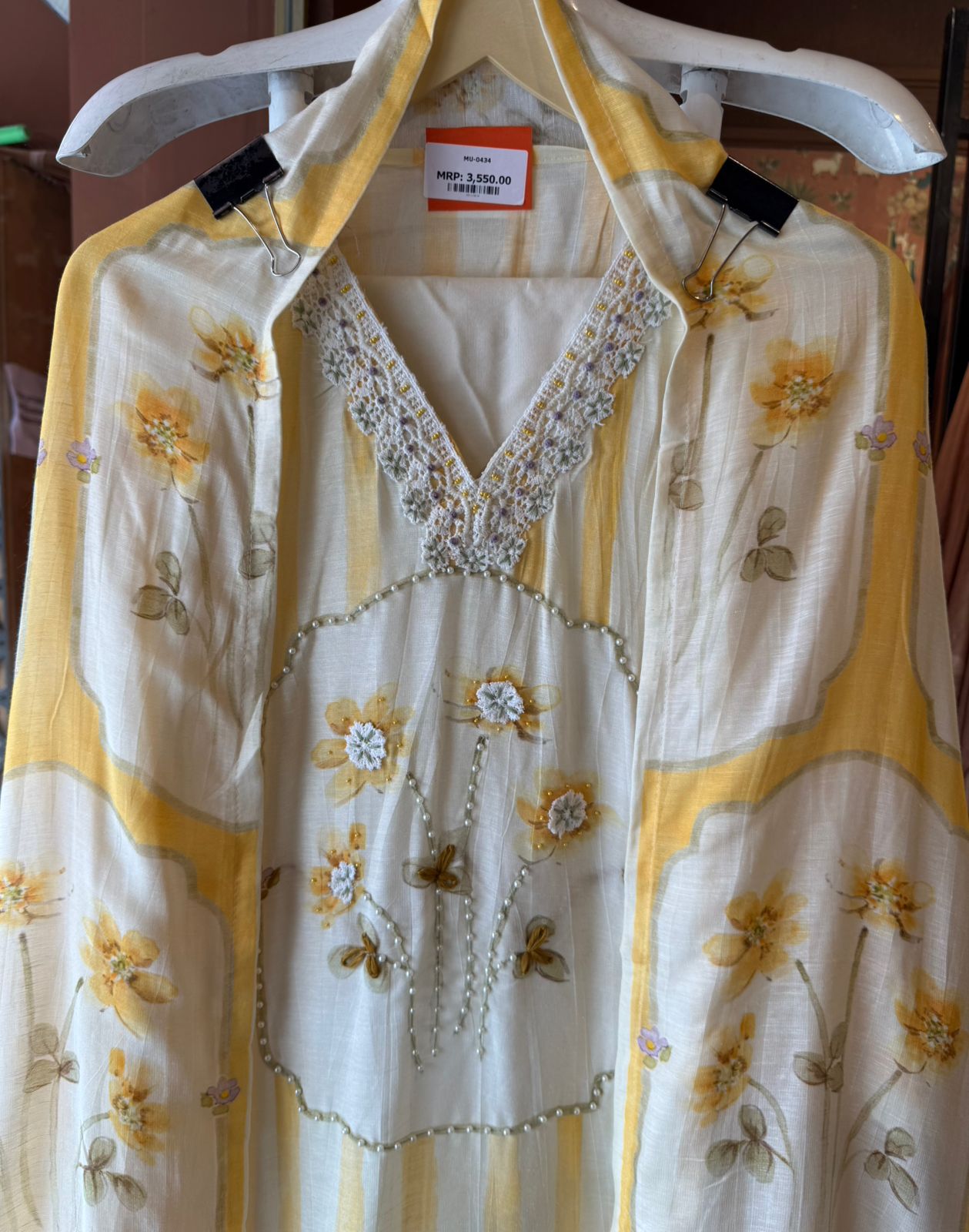 Elegant Floral Unstitched suit Set on Pure Muslin