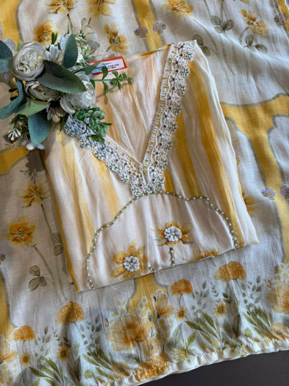 Elegant Floral Unstitched suit Set on Pure Muslin