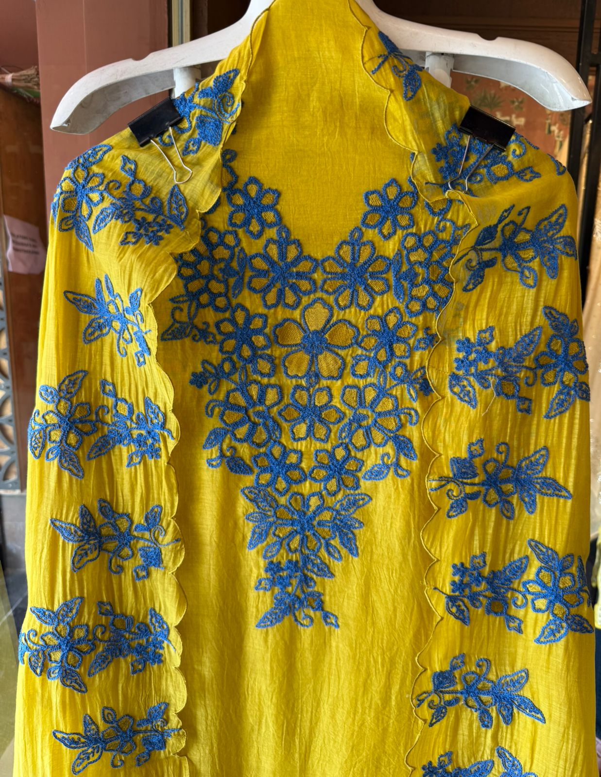 Intricate  floral embroidery beautifil suit