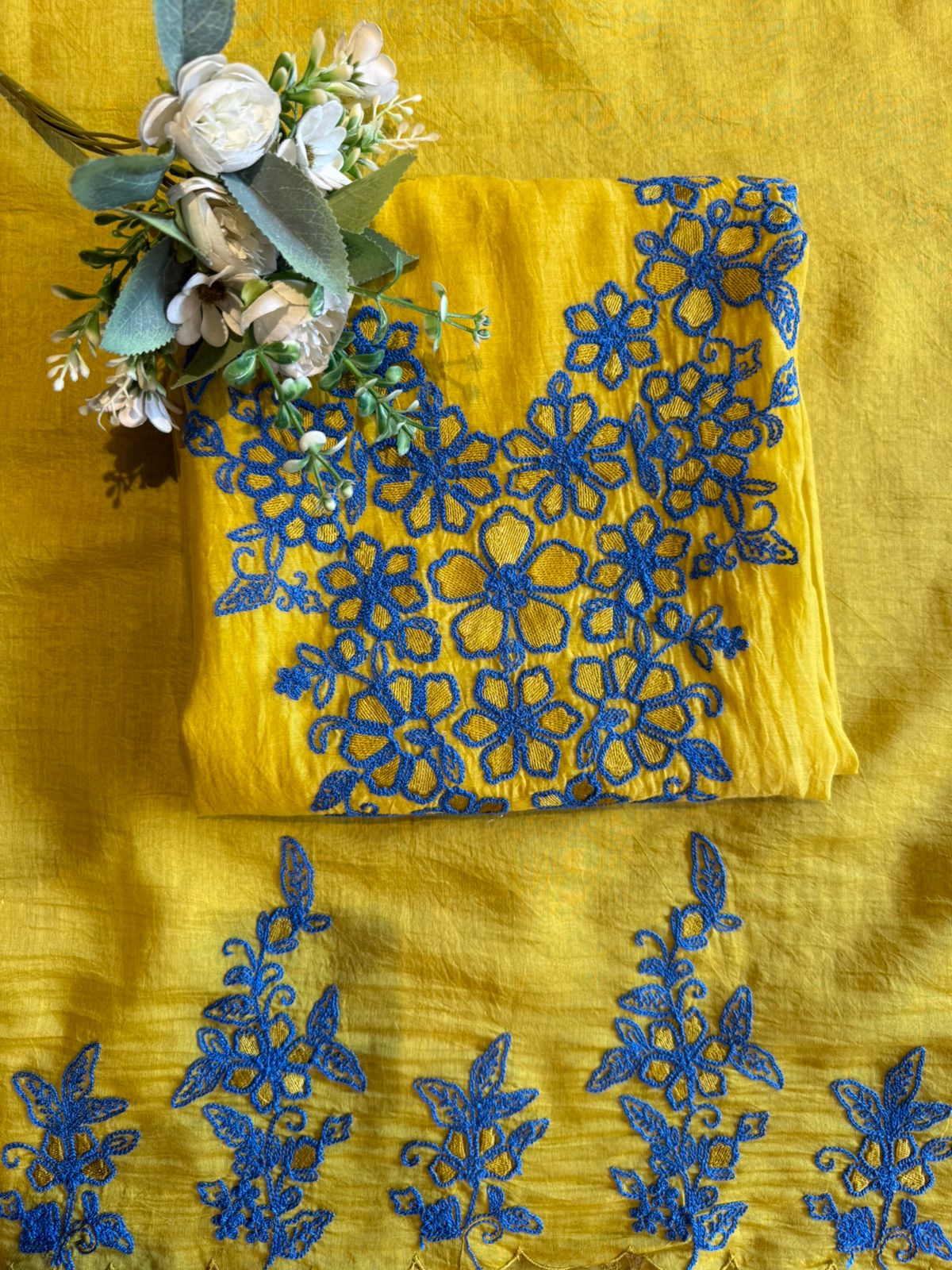 Intricate  floral embroidery beautifil suit