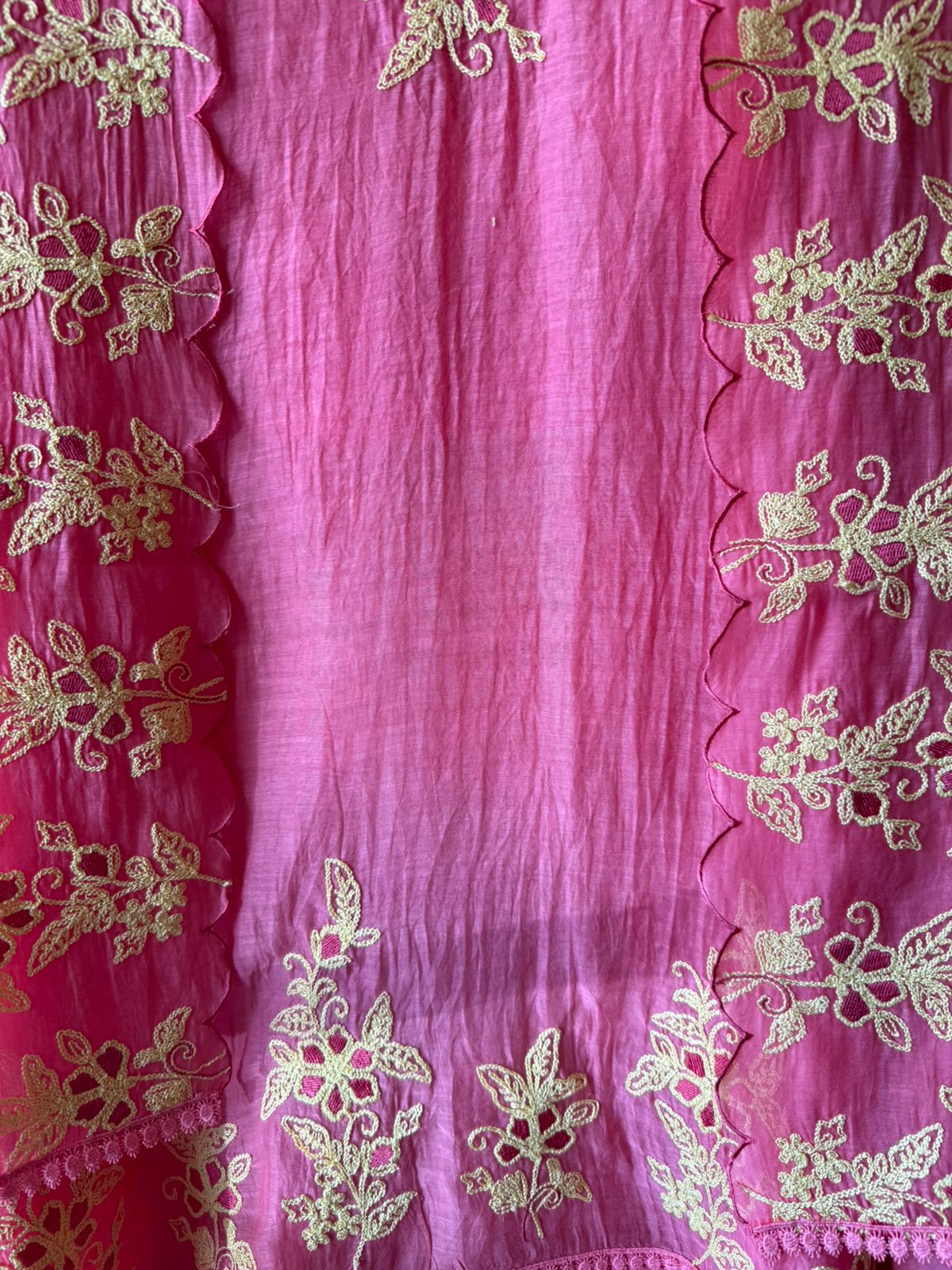 Intricate  floral embroidery beautifil suit