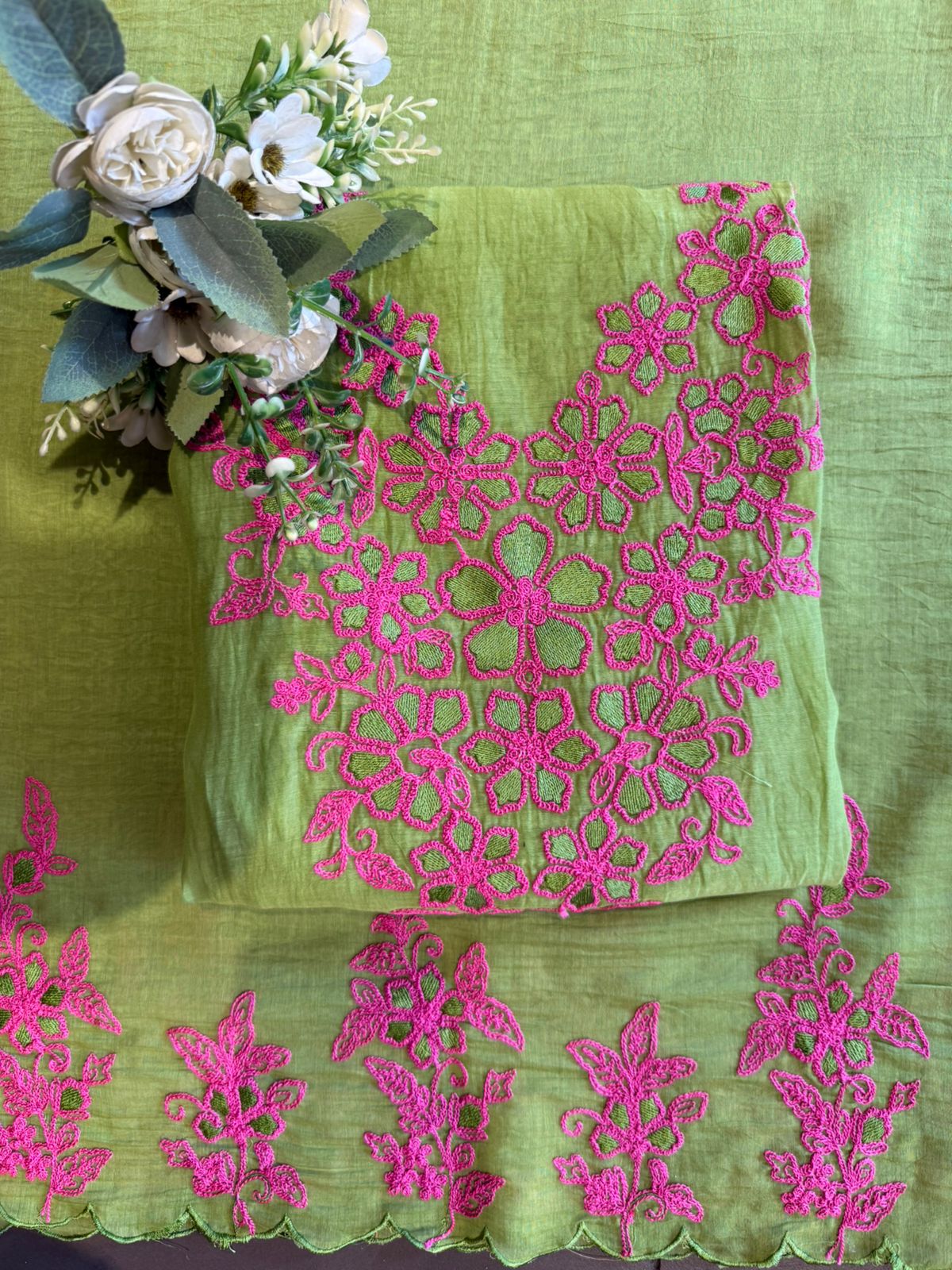 Intricate  floral embroidery beautifil suit