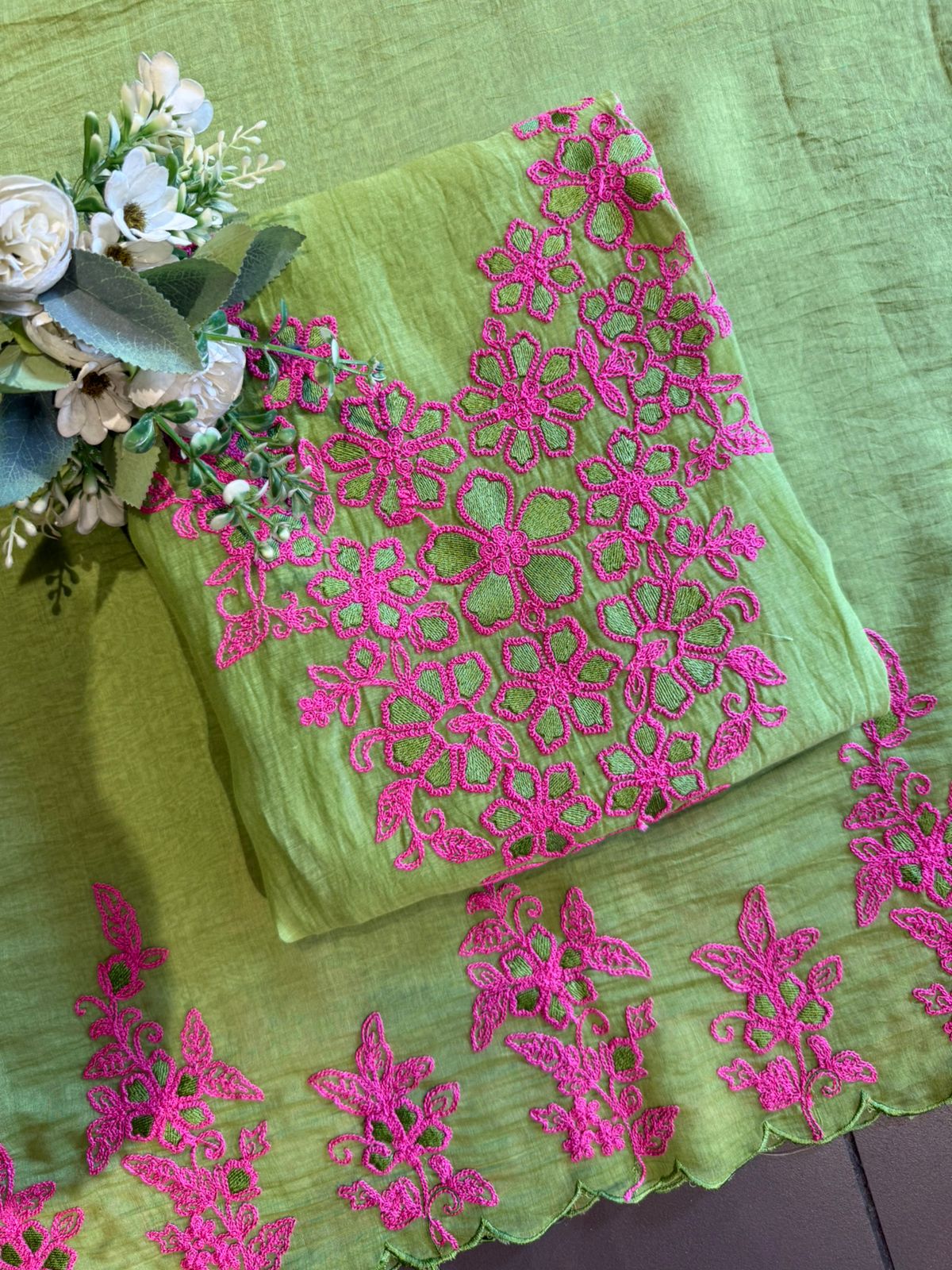 Intricate  floral embroidery beautifil suit