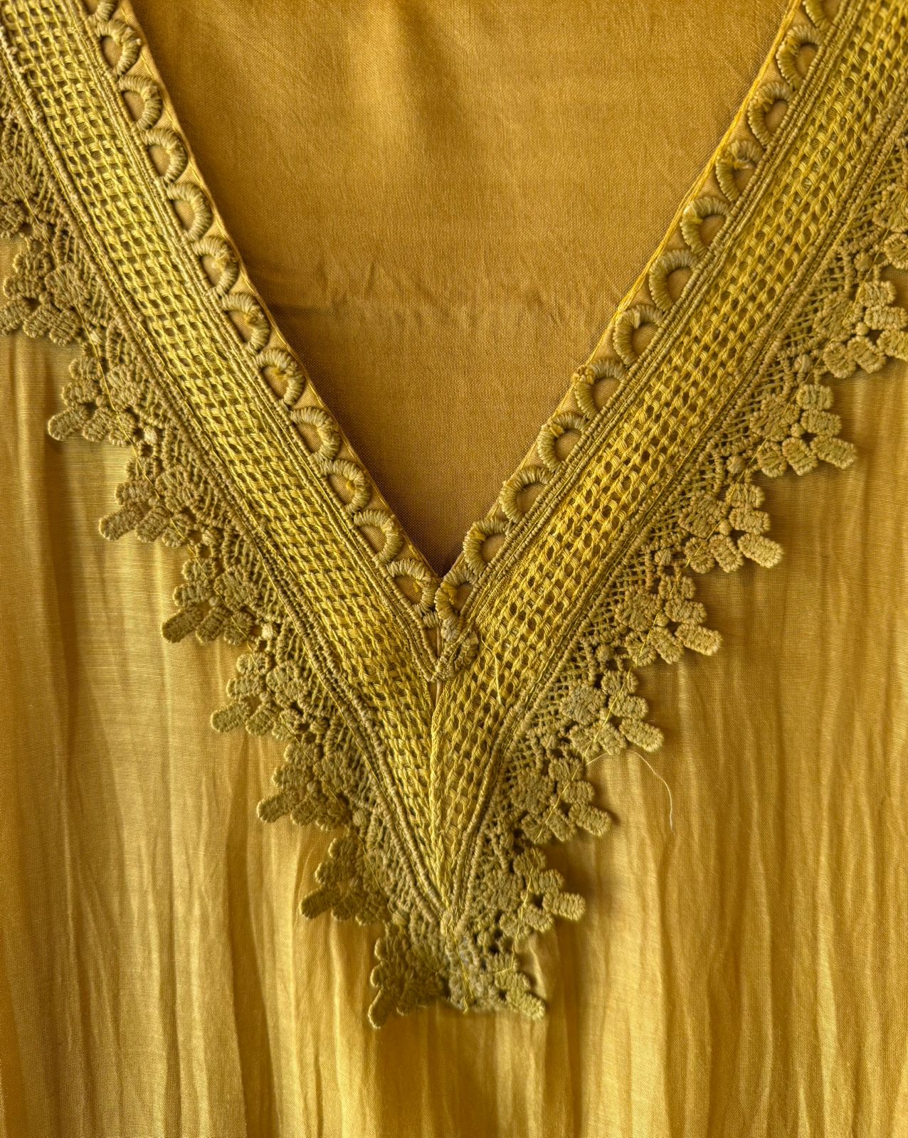 Beautiful unstitched Suit with Bird Motif Appliqué & Textured Detailing