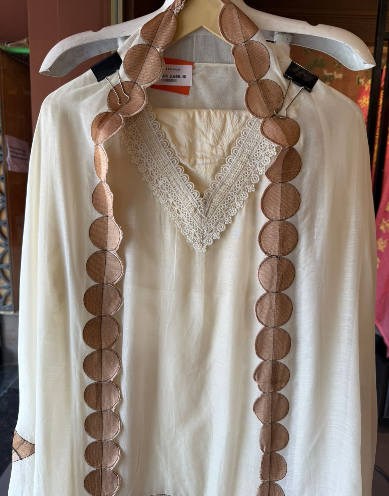 Beautiful unstitched Suit with Bird Motif Appliqué & Textured Detailing