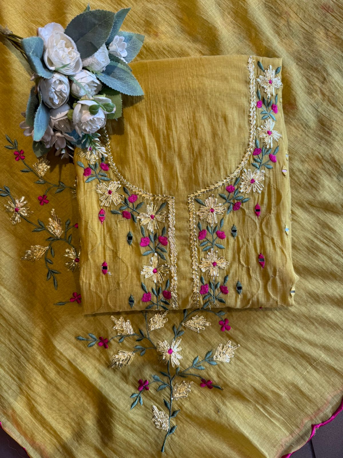 Ethnic wardrobe with this elegant Suit