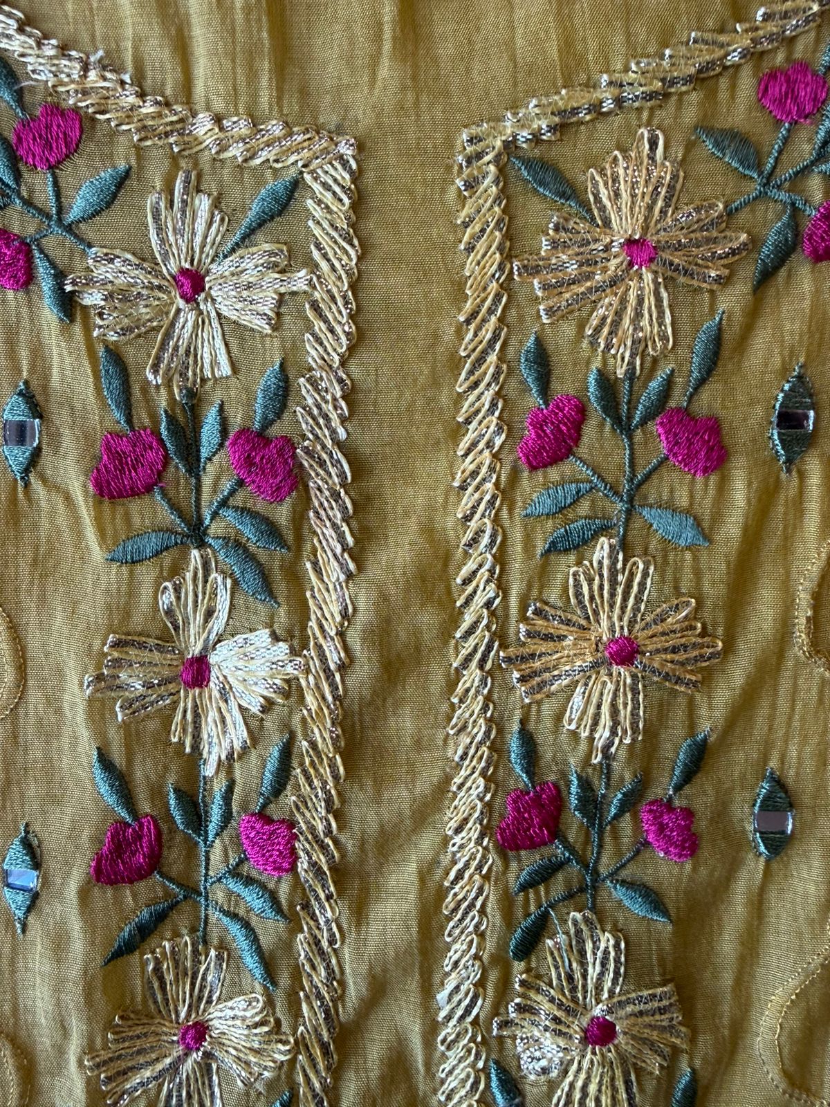 Ethnic wardrobe with this elegant Suit