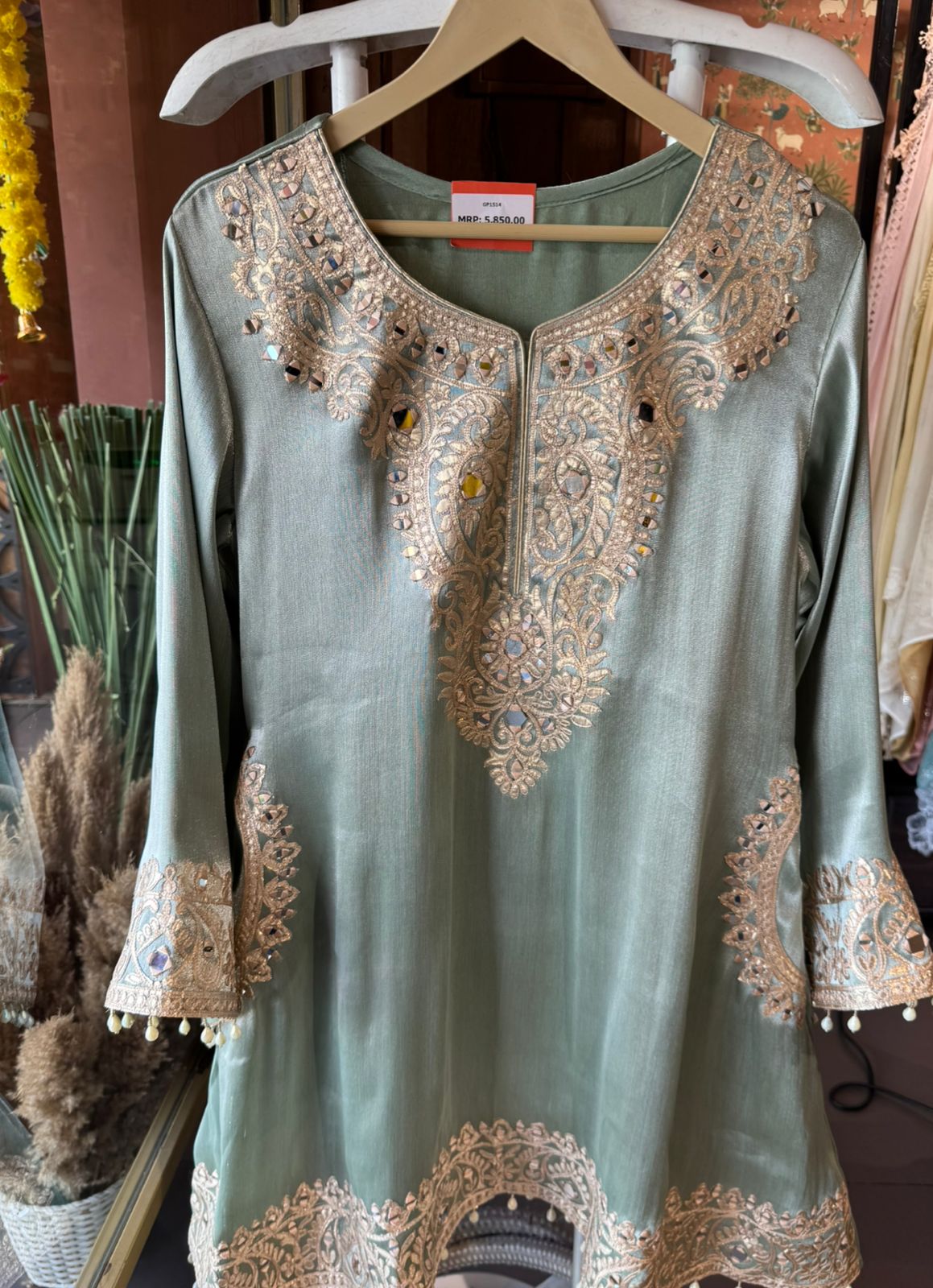 Giraffe tissue fabric Suit