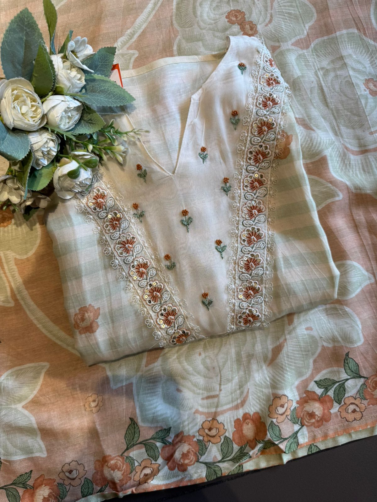 BEAUTIFUL FLORAL PRINTED MUSLIN SUIT SET