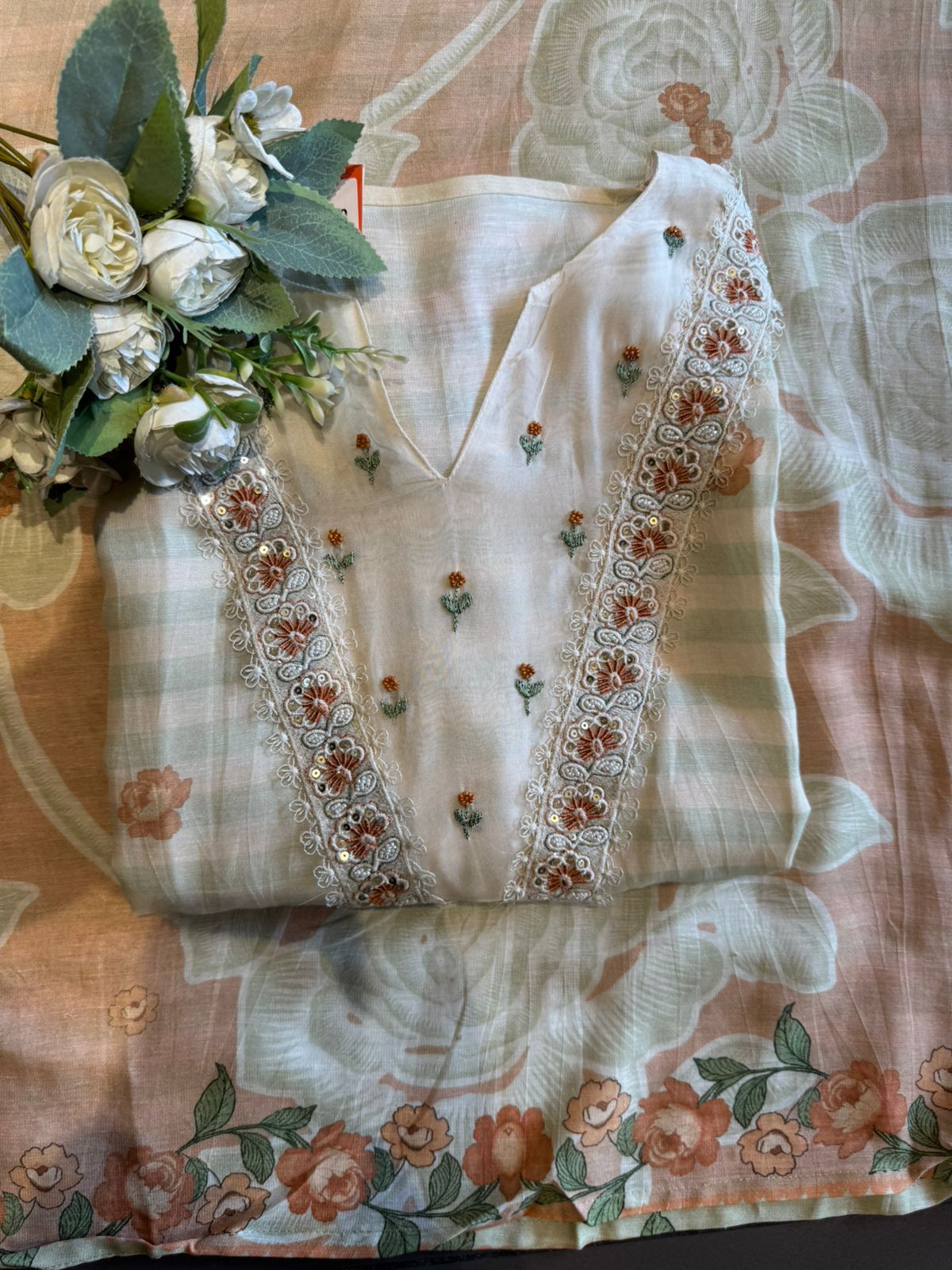 BEAUTIFUL FLORAL PRINTED MUSLIN SUIT SET