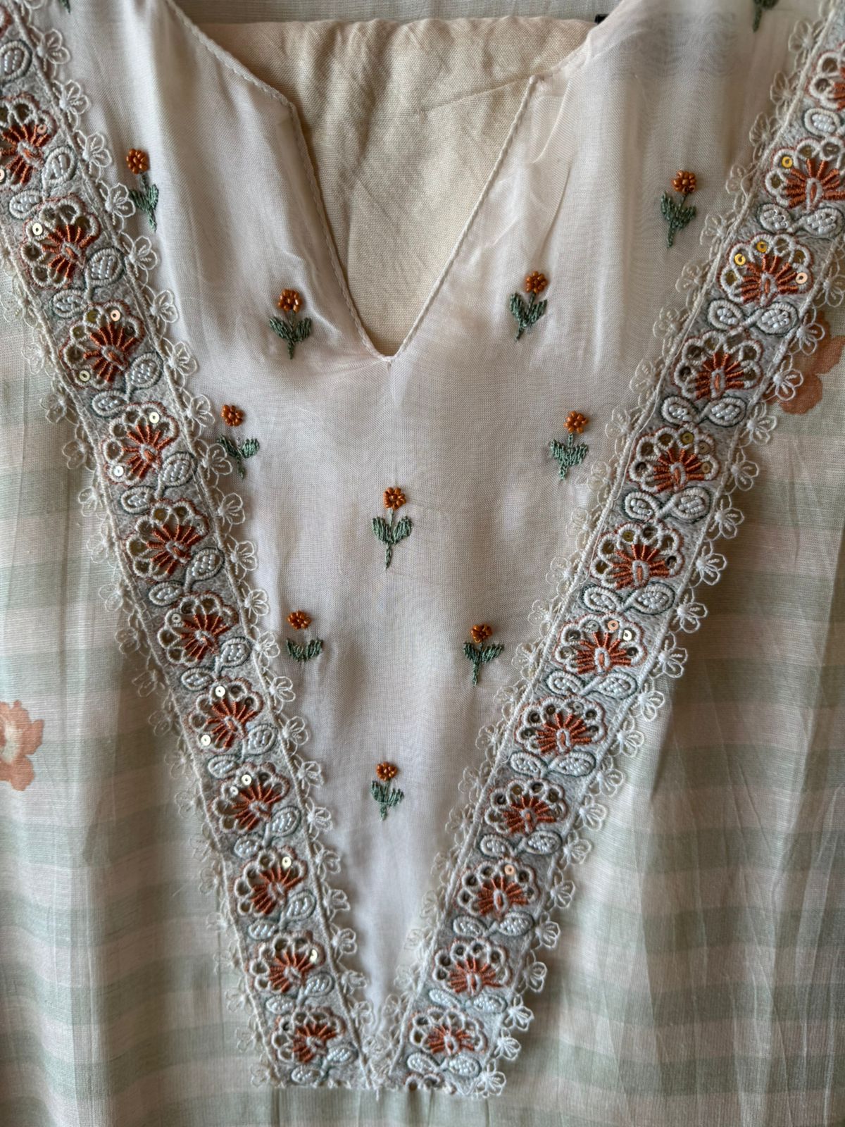 BEAUTIFUL FLORAL PRINTED MUSLIN SUIT SET