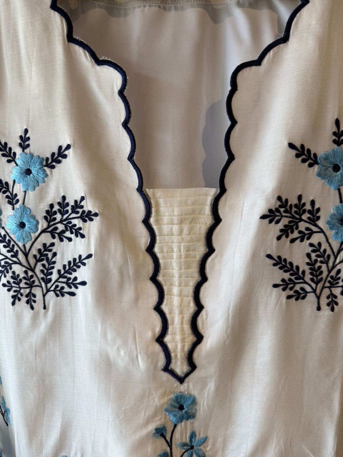 Embroidered Linen Kurta pants Set with Net Dupatta