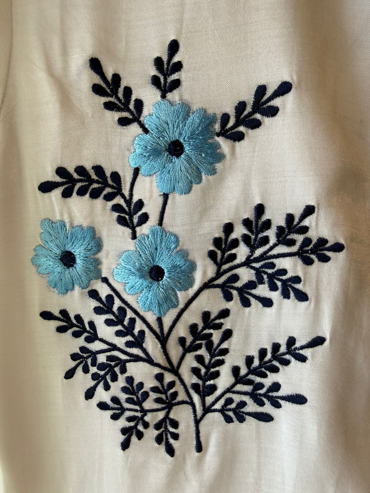 Embroidered Linen Kurta pants Set with Net Dupatta
